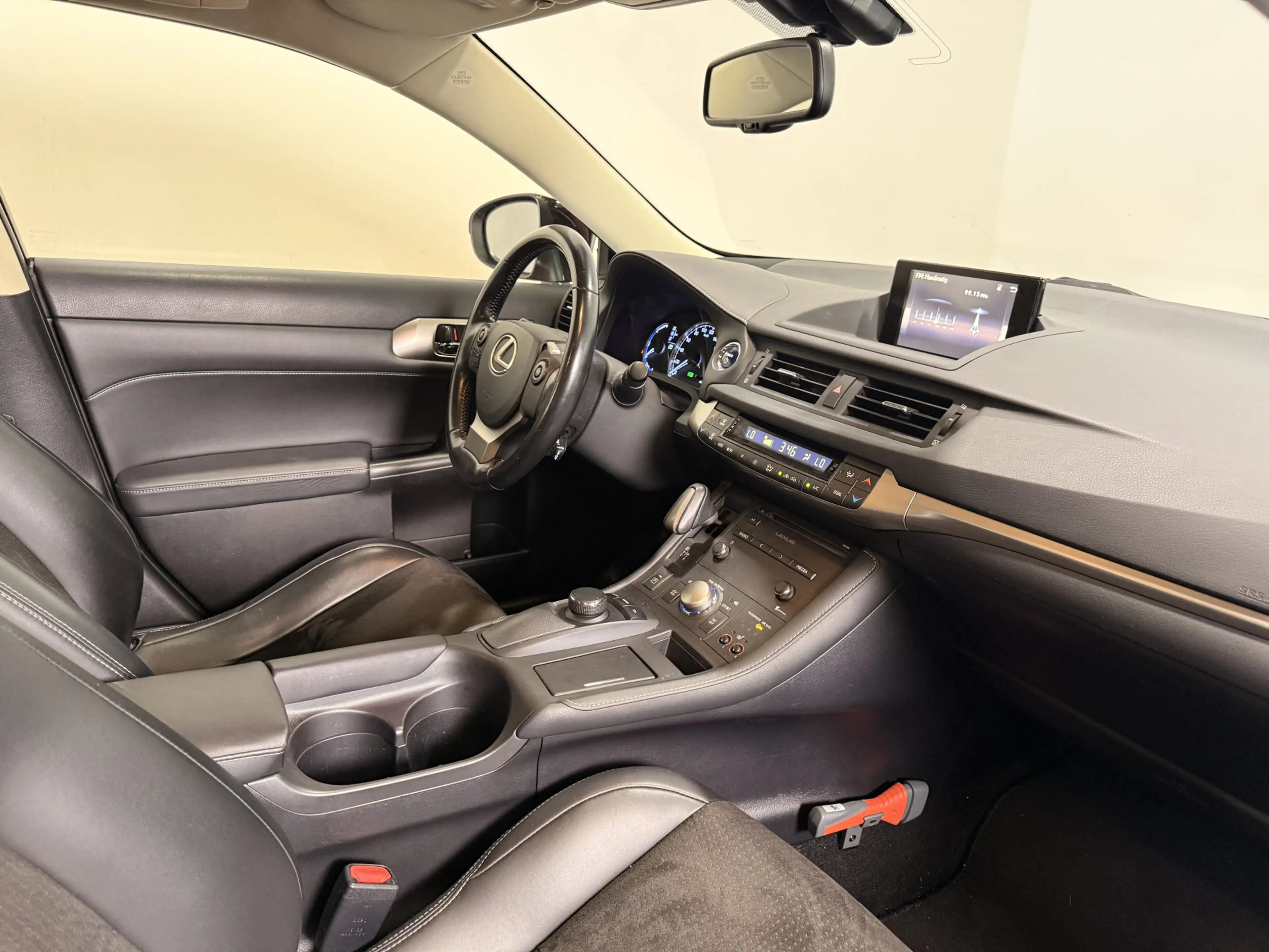 Lexus CT 200h Sport Edition — photo 7
