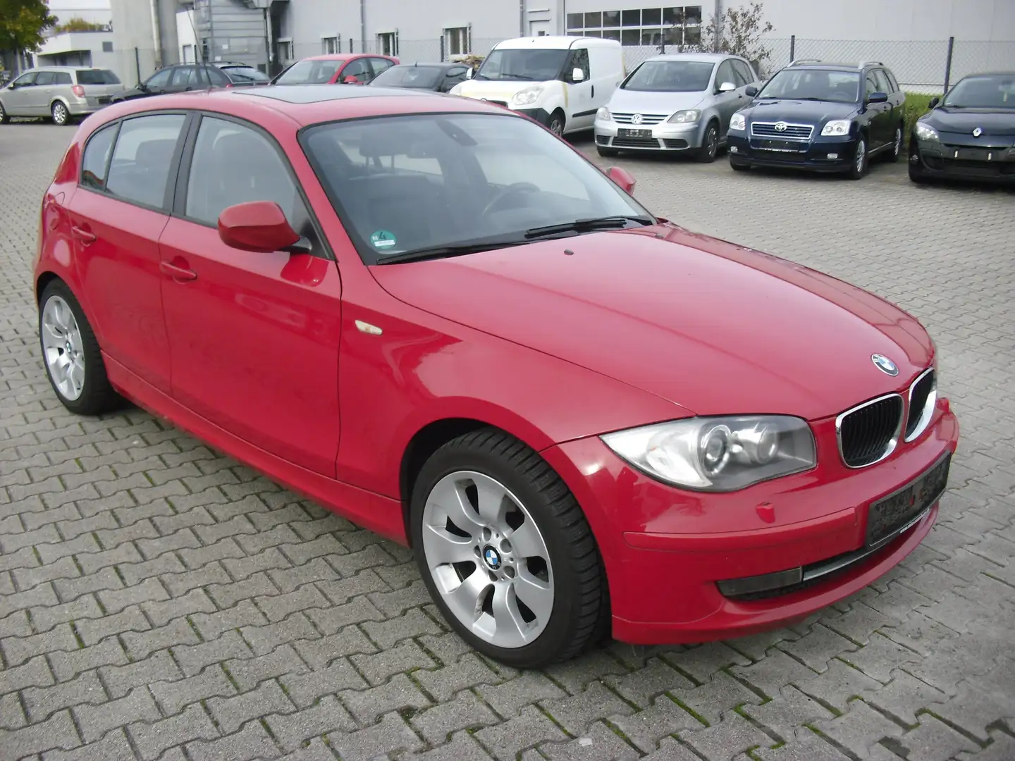 BMW 120 1er Diesel (5-Türer) 120d DPF Edition Lifestyle Rot - 2