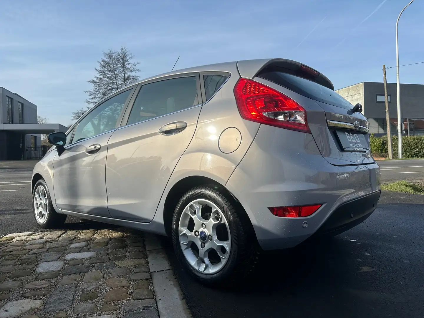 Ford Fiesta 1.4i Titanium 96 PS / 71 kW 5d Airco,Garantie Gris - 2