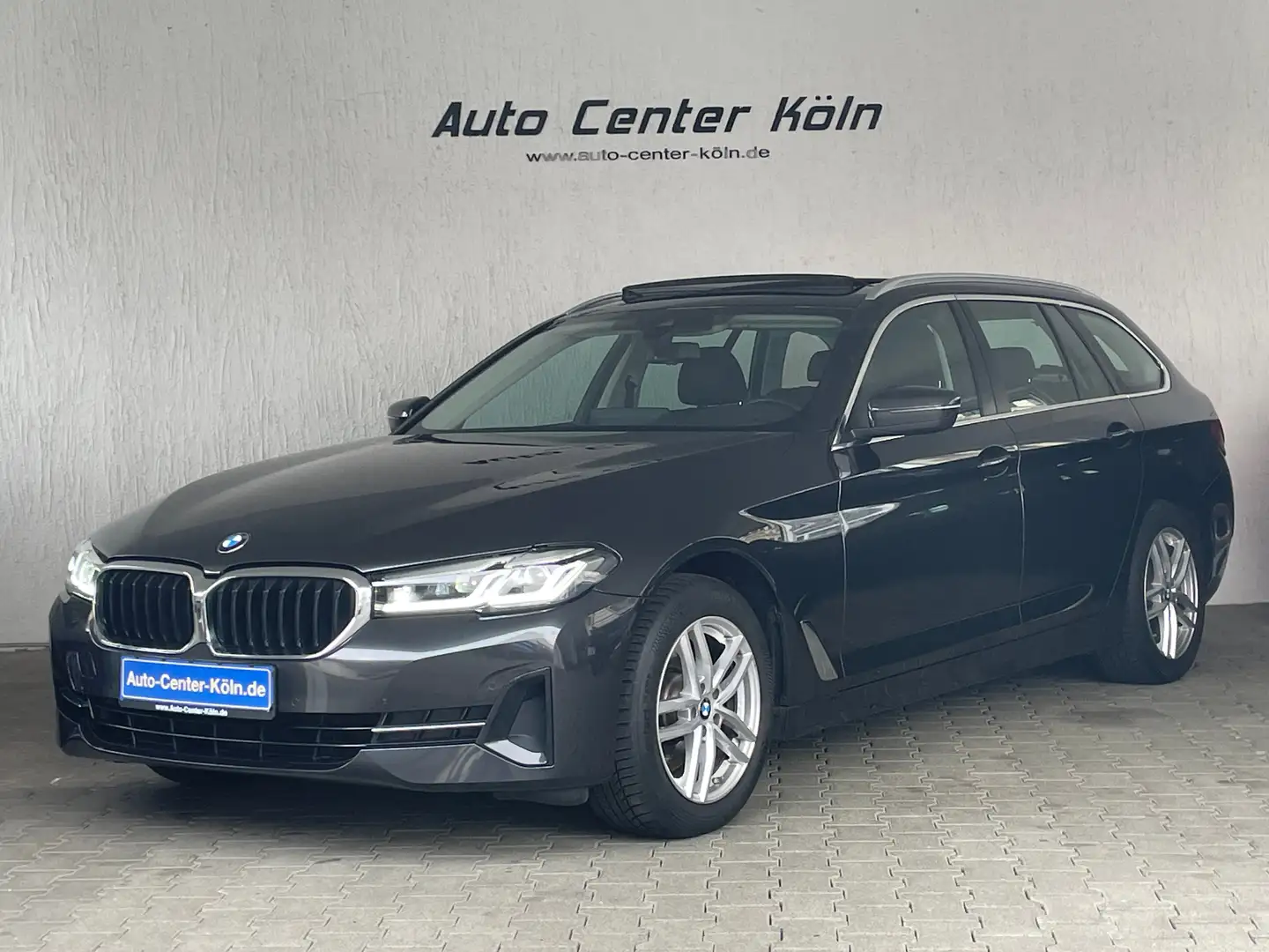 BMW 520 520 d Touring xDrive*Navi*Leder*Pano*LED*AHK* Grau - 1