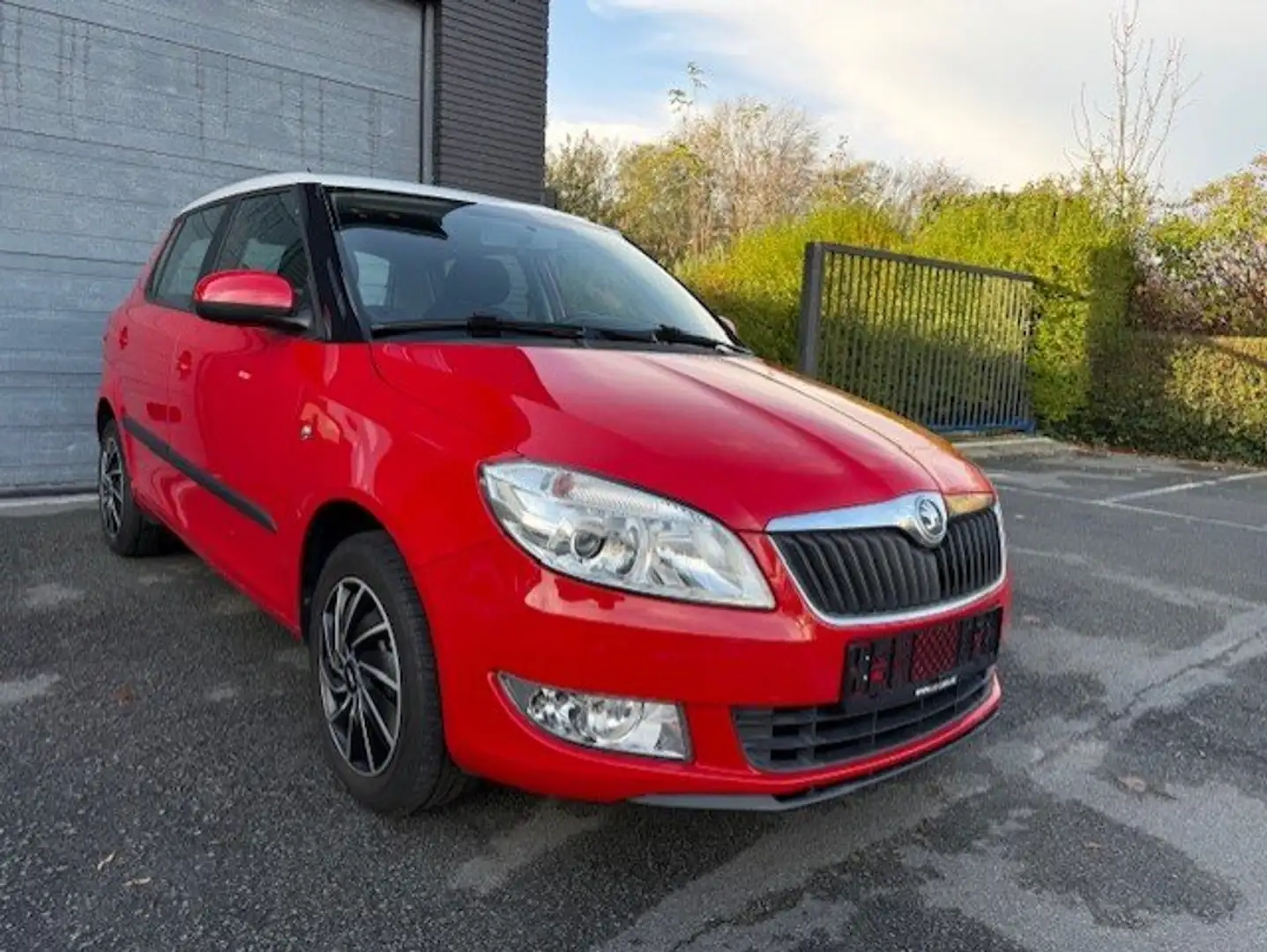 Skoda Fabia 1.2 HTP Airco Apple Carplay / Android auto Red - 1