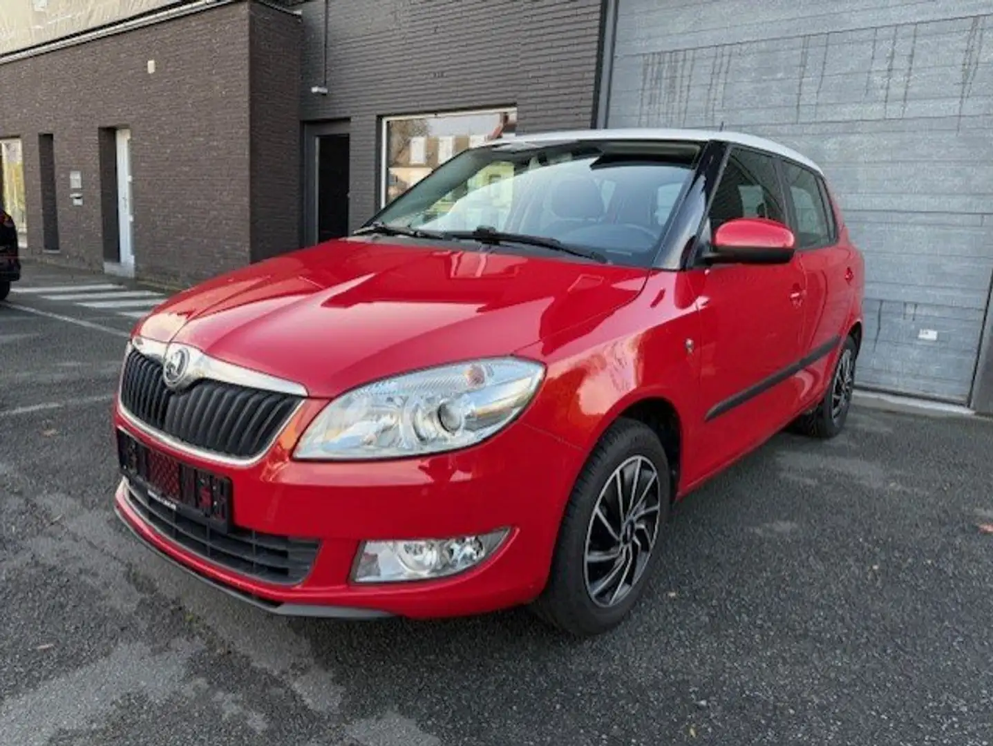 Skoda Fabia 1.2 HTP Airco Apple Carplay / Android auto Red - 2