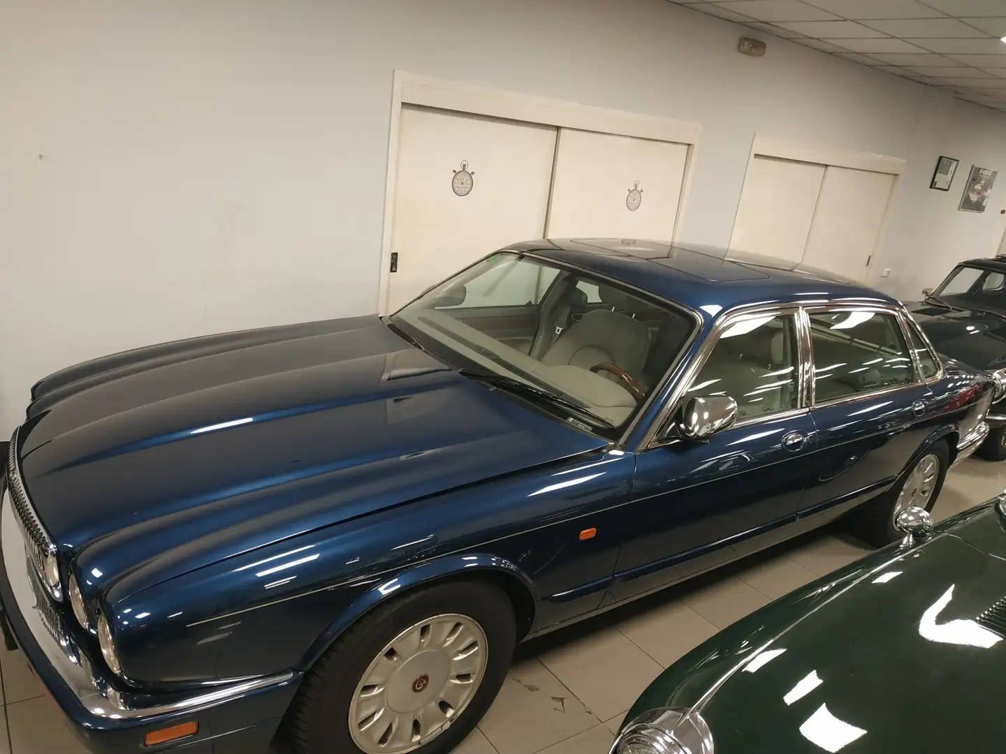 Daimler Double Six 6.0 - 1