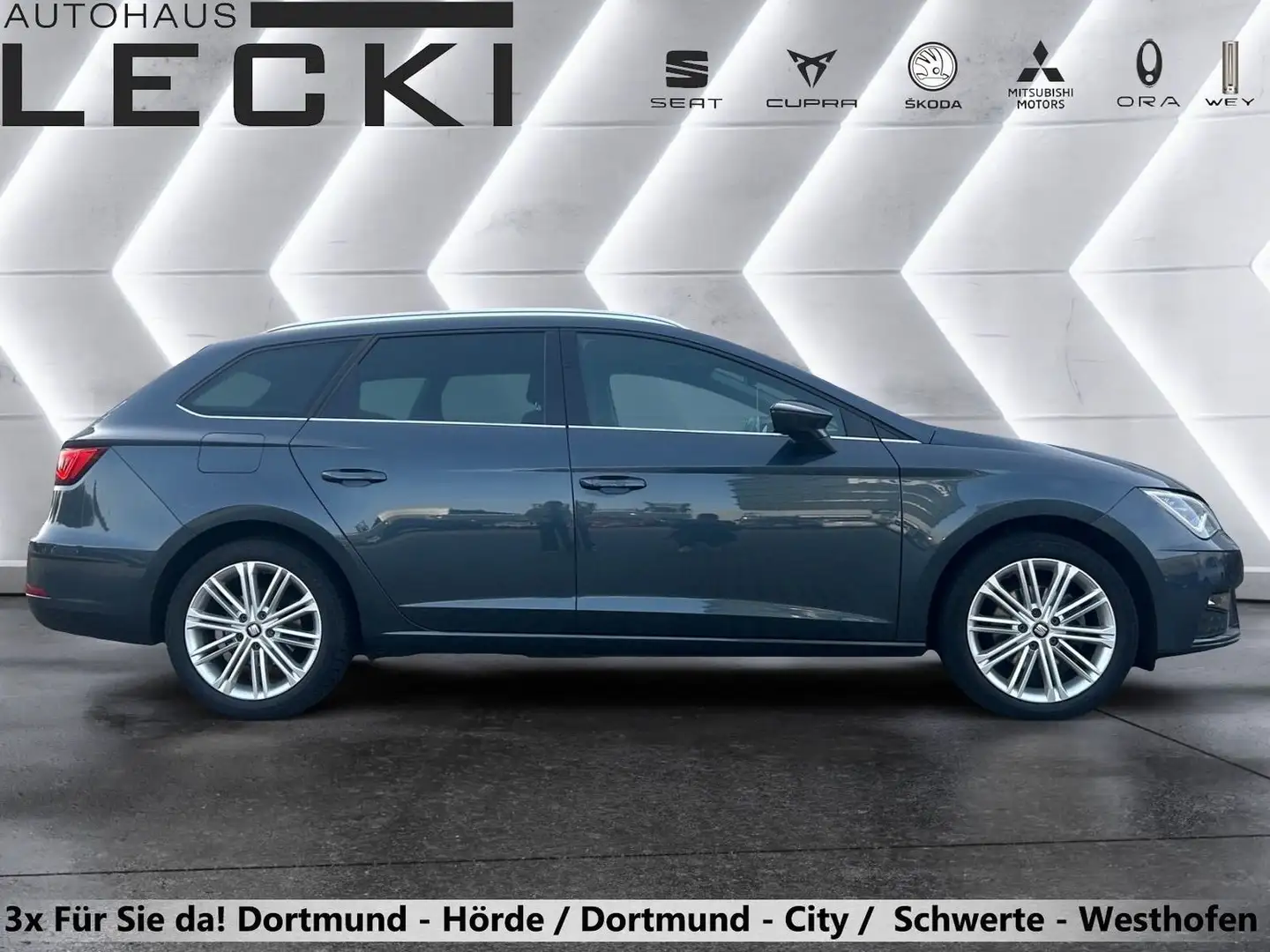 SEAT Leon Xcellence Sportstourer 1.5 TSI DSG *NAVI*PANO*AHK* Grijs - 2