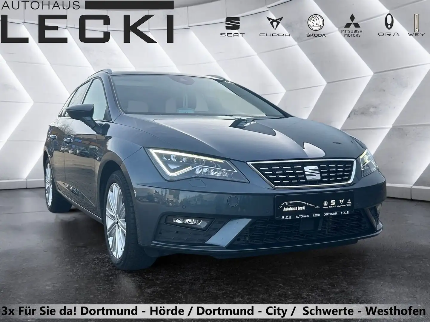 SEAT Leon Xcellence Sportstourer 1.5 TSI DSG *NAVI*PANO*AHK* Grijs - 1