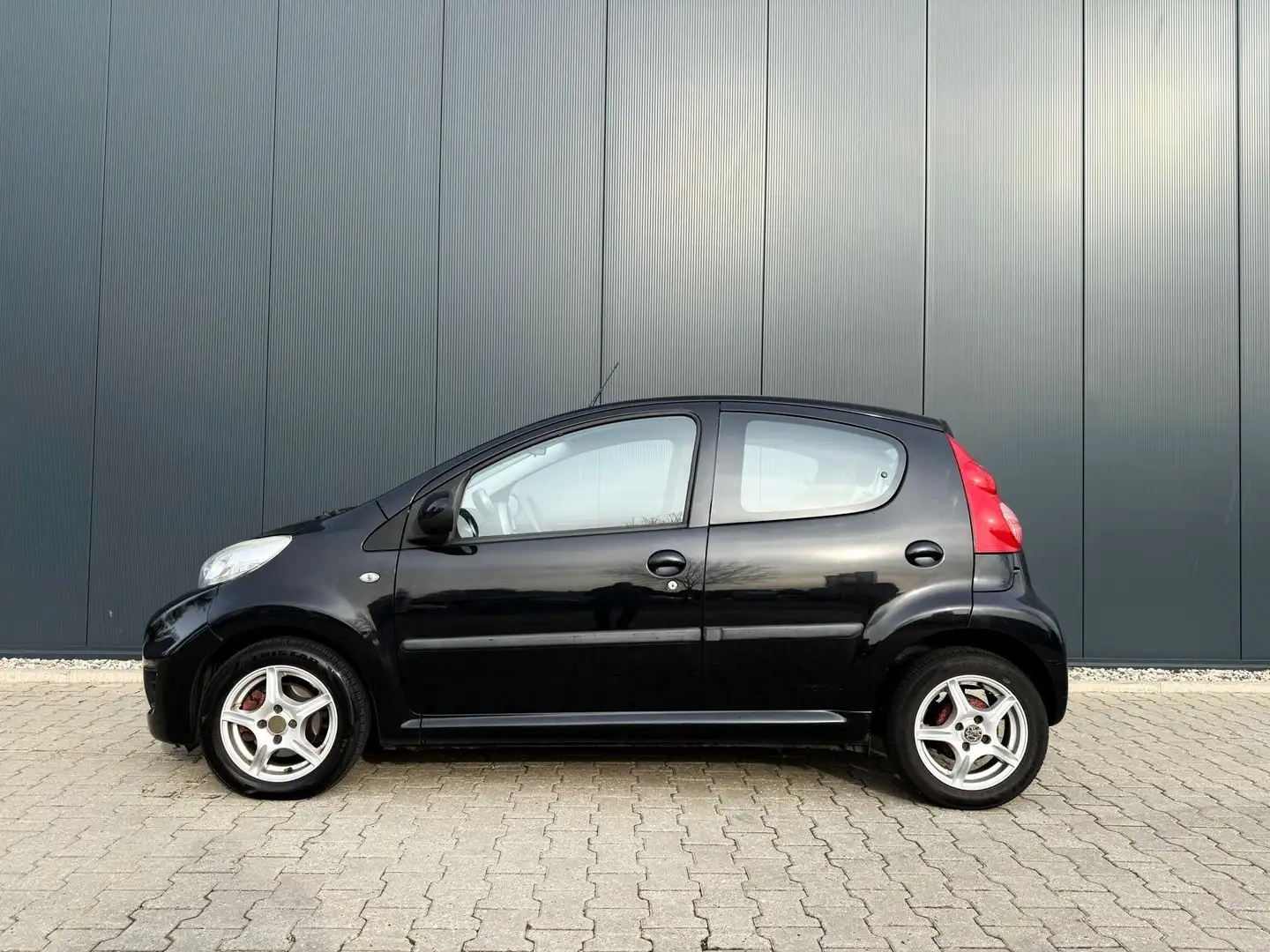 Peugeot 107 1.0-12V XR 5drs / airco / cv / elek.ramen Schwarz - 2