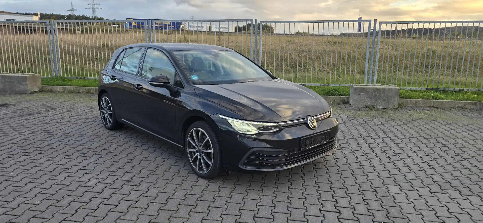 Volkswagen Golf 1.5 TSI Life Navi Kamera Sport Sitze LED Noir - 1