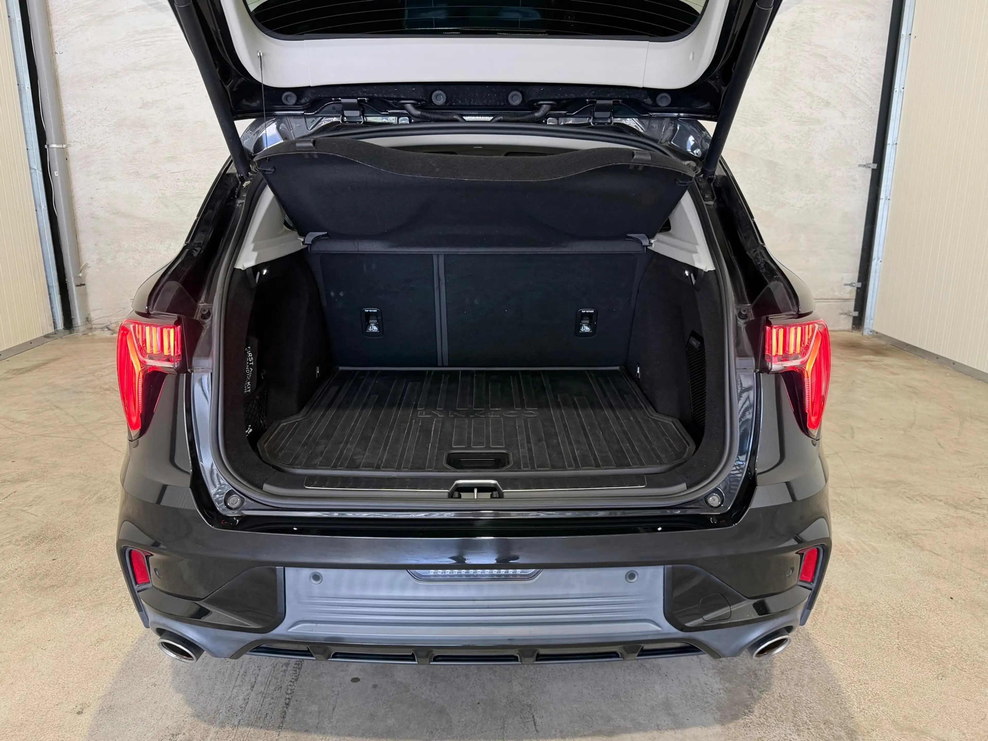Lynk & Co 01 1.5 BLACK ON BLACK PANO|CARPLAY|CAM|VOL — photo 14