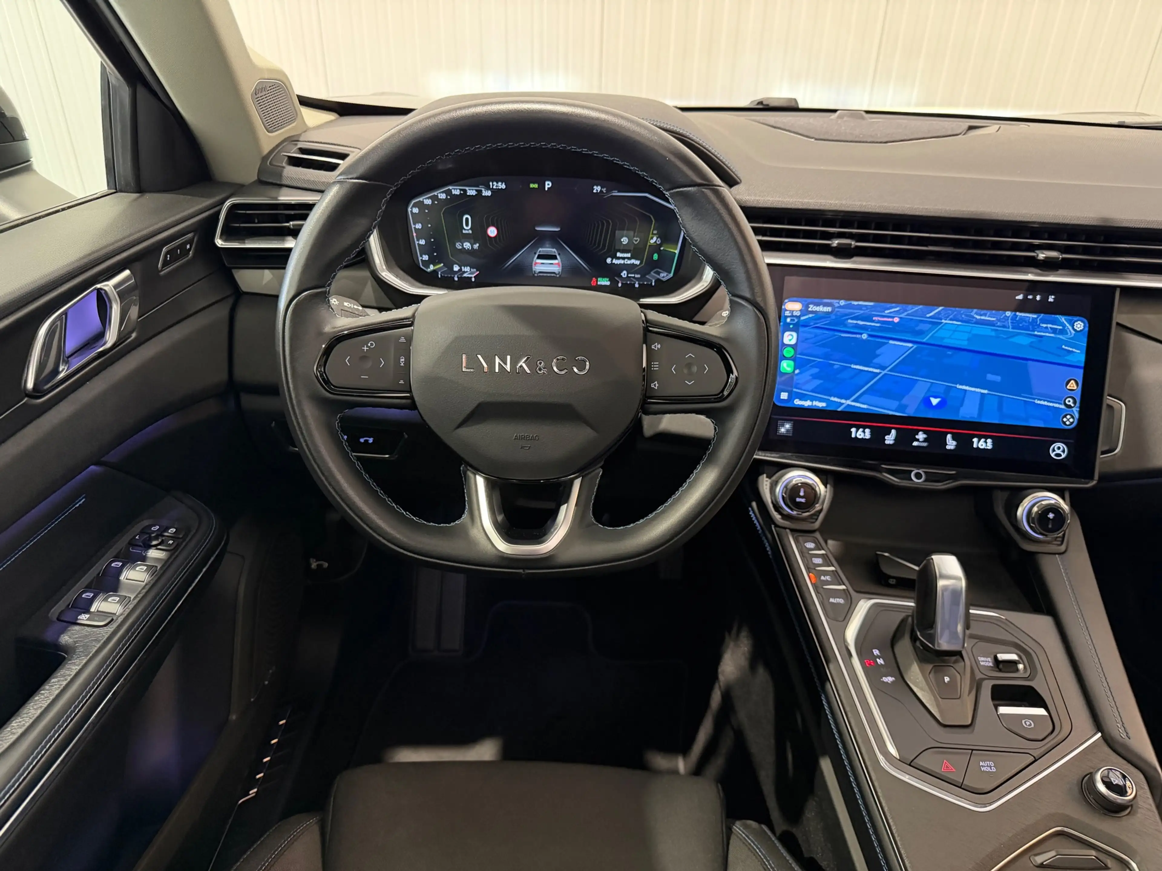 Lynk & Co 01 1.5 BLACK ON BLACK PANO|CARPLAY|CAM|VOL — photo 11