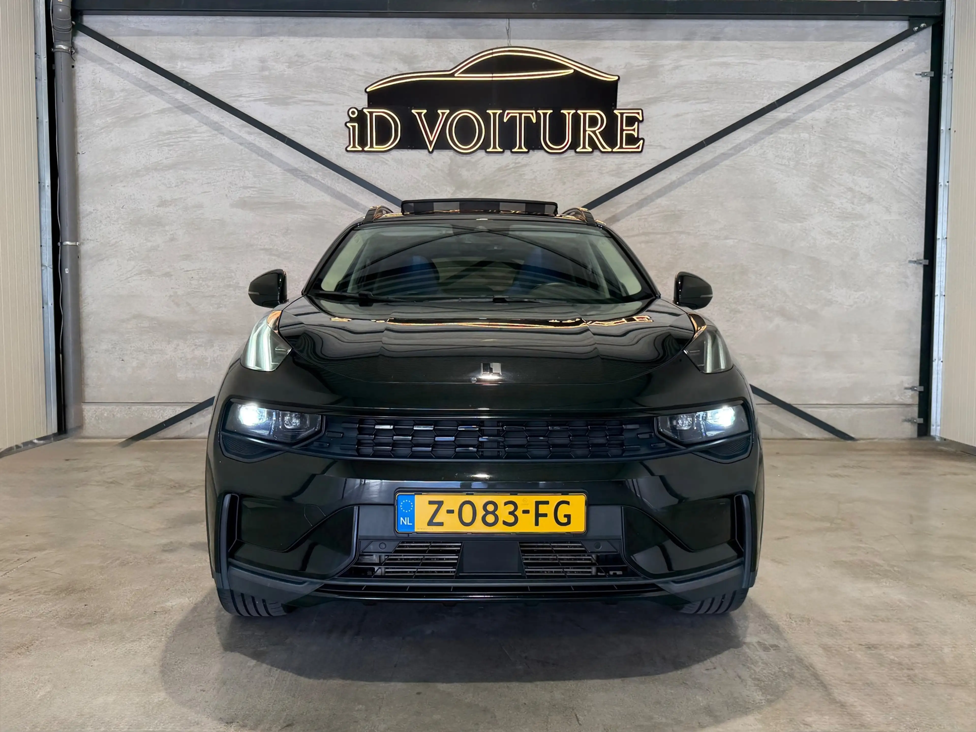 Lynk & Co 01 1.5 BLACK ON BLACK PANO|CARPLAY|CAM|VOL — photo 3