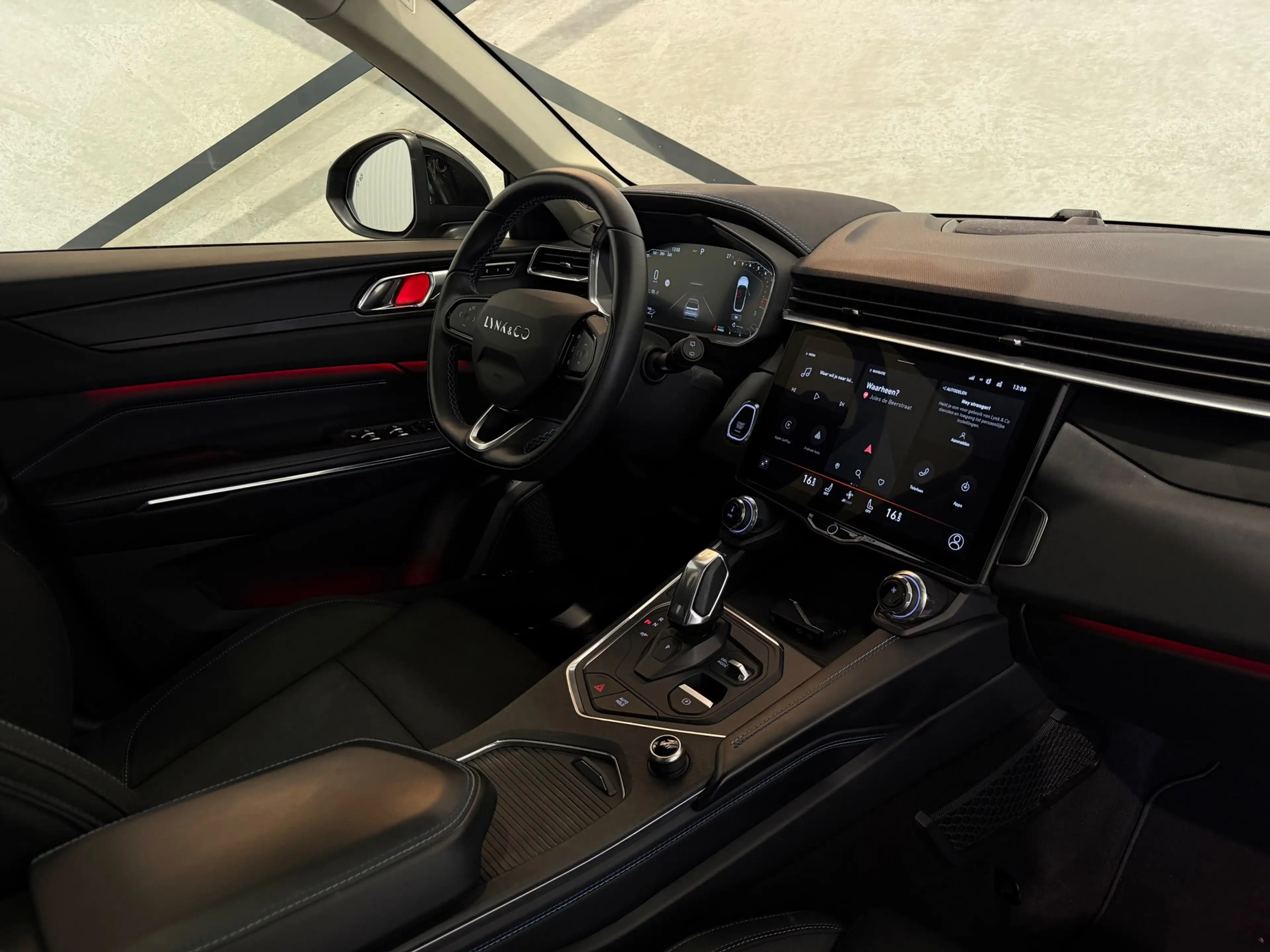 Lynk & Co 01 1.5 BLACK ON BLACK PANO|CARPLAY|CAM|VOL — photo 9