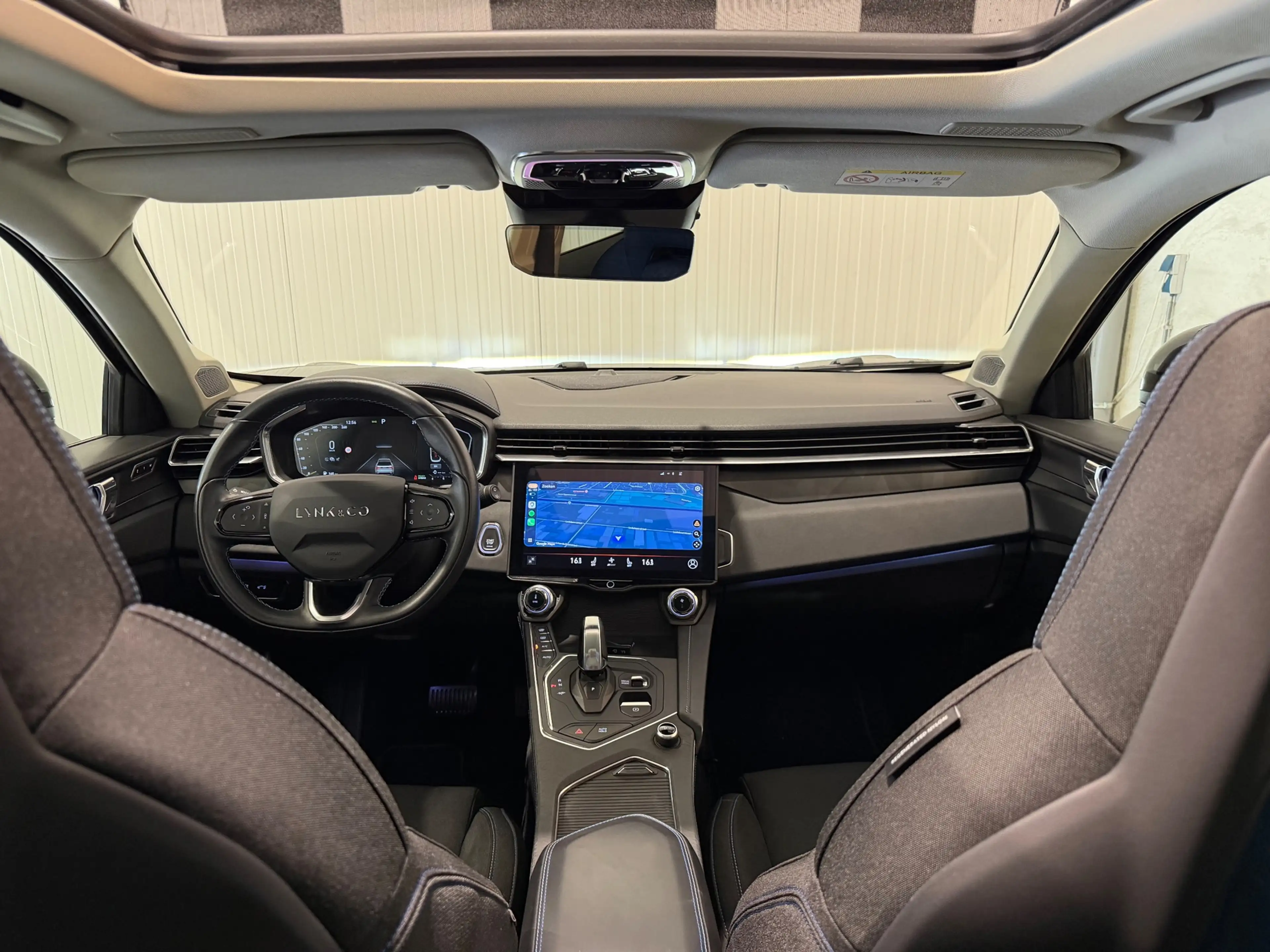 Lynk & Co 01 1.5 BLACK ON BLACK PANO|CARPLAY|CAM|VOL — photo 10