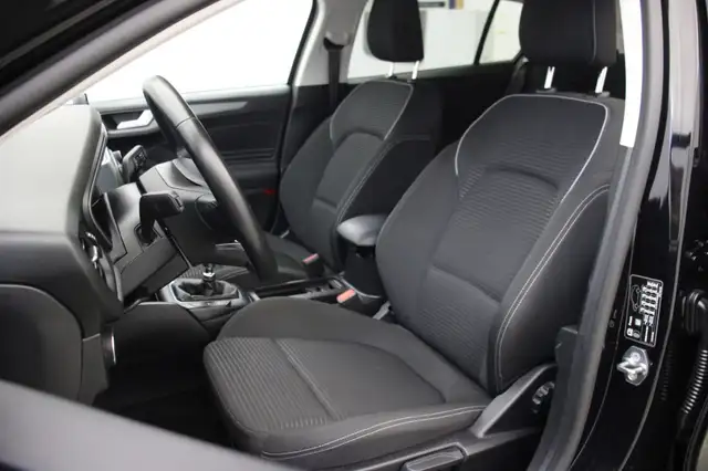 Ford Focus view 12