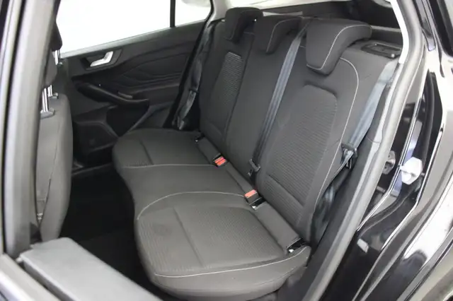 Ford Focus view 13