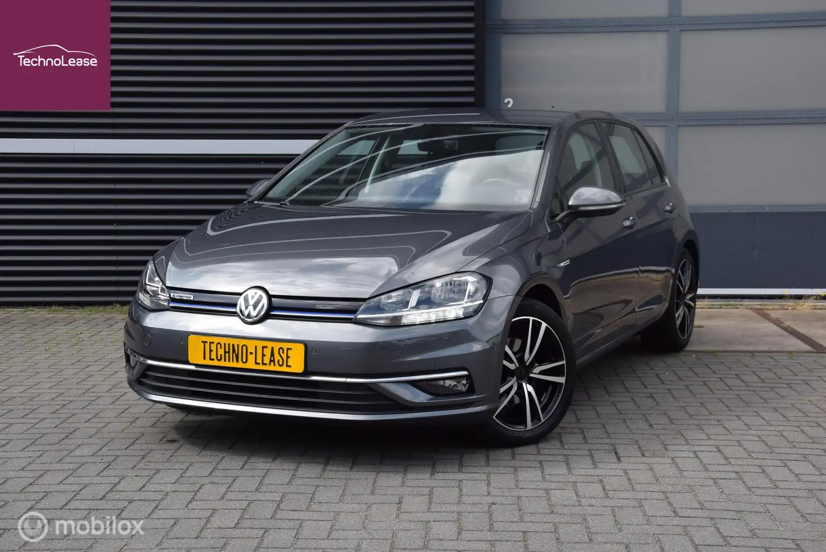 Volkswagen Golf 1.5 TSI DSG-7 Comfortline Business Apple Carplay A Grijs - 1