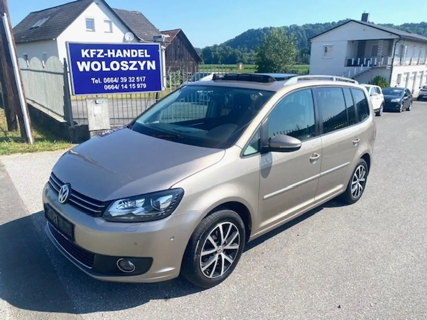 Volkswagen Touran Sky 1,6 BMT TDI DPF "2BESITZ NEUES PICKERL 4-2026 Grijs - 1