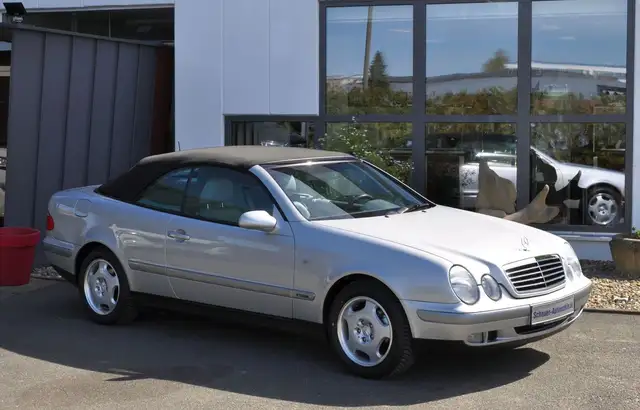 Mercedes-Benz CLK 200 Sport Cabrio 1. Hand mit original 24 TKM