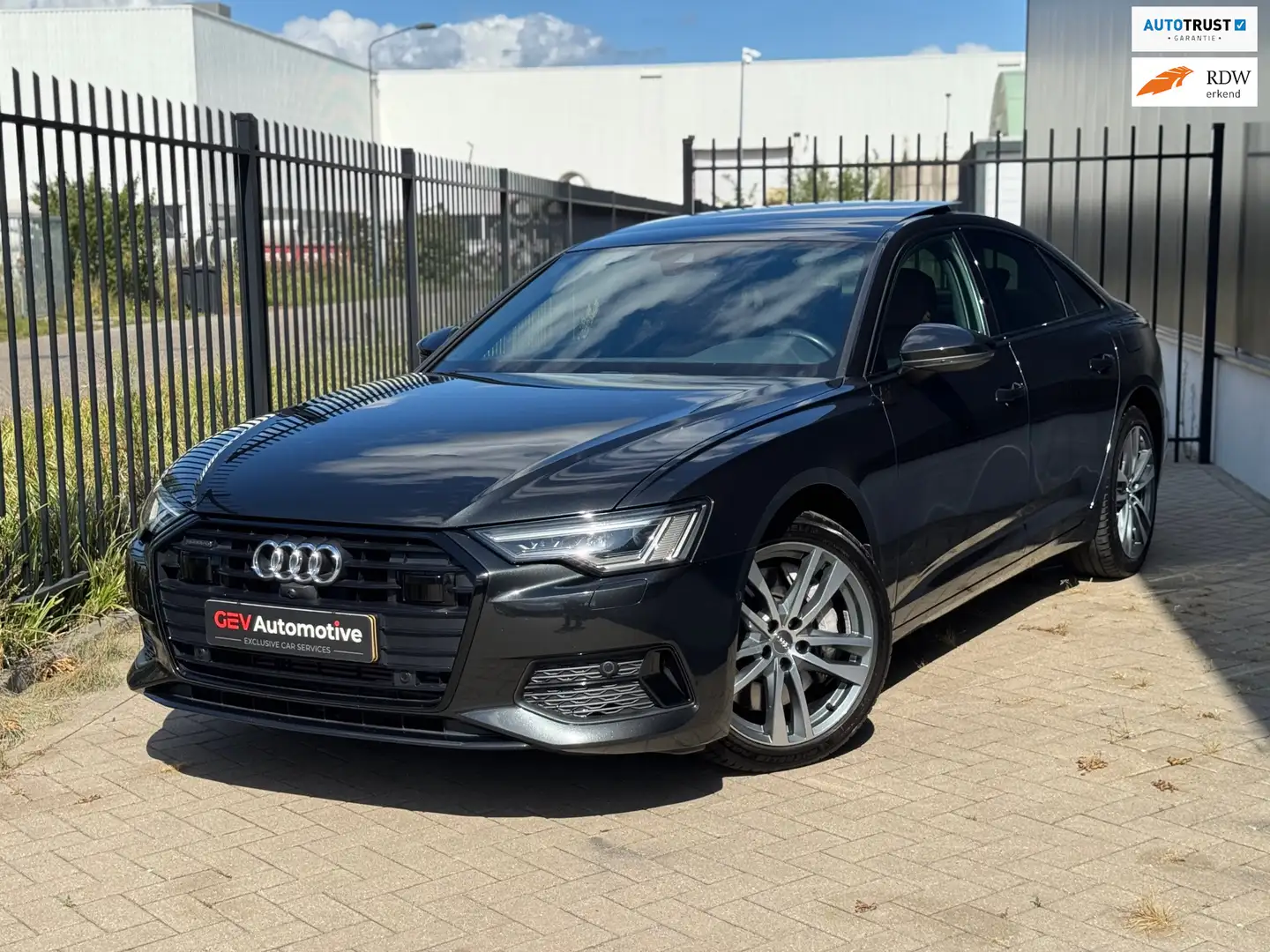 Audi A6 Limousine 50 TFSI e quattro S edition Panorama 360 Grijs - 1