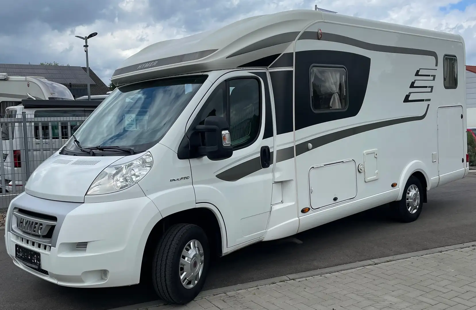 Hymer/Eriba Tramp T578CL Fiat 150PS Einzelbetten TV Wit - 1