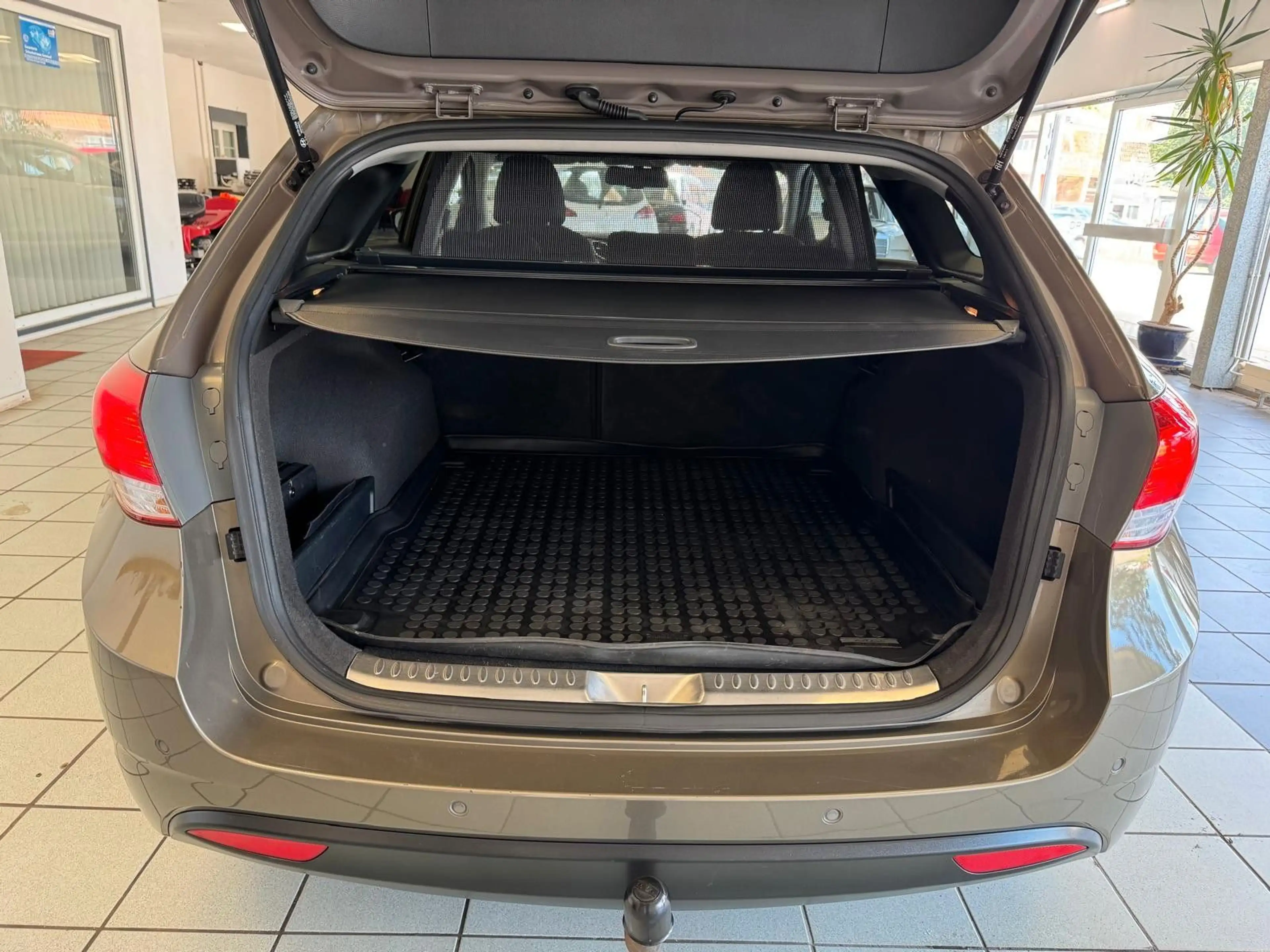 Hyundai i40 cw FIFA World Cup Edition *Anhängerkupplung* — photo 14