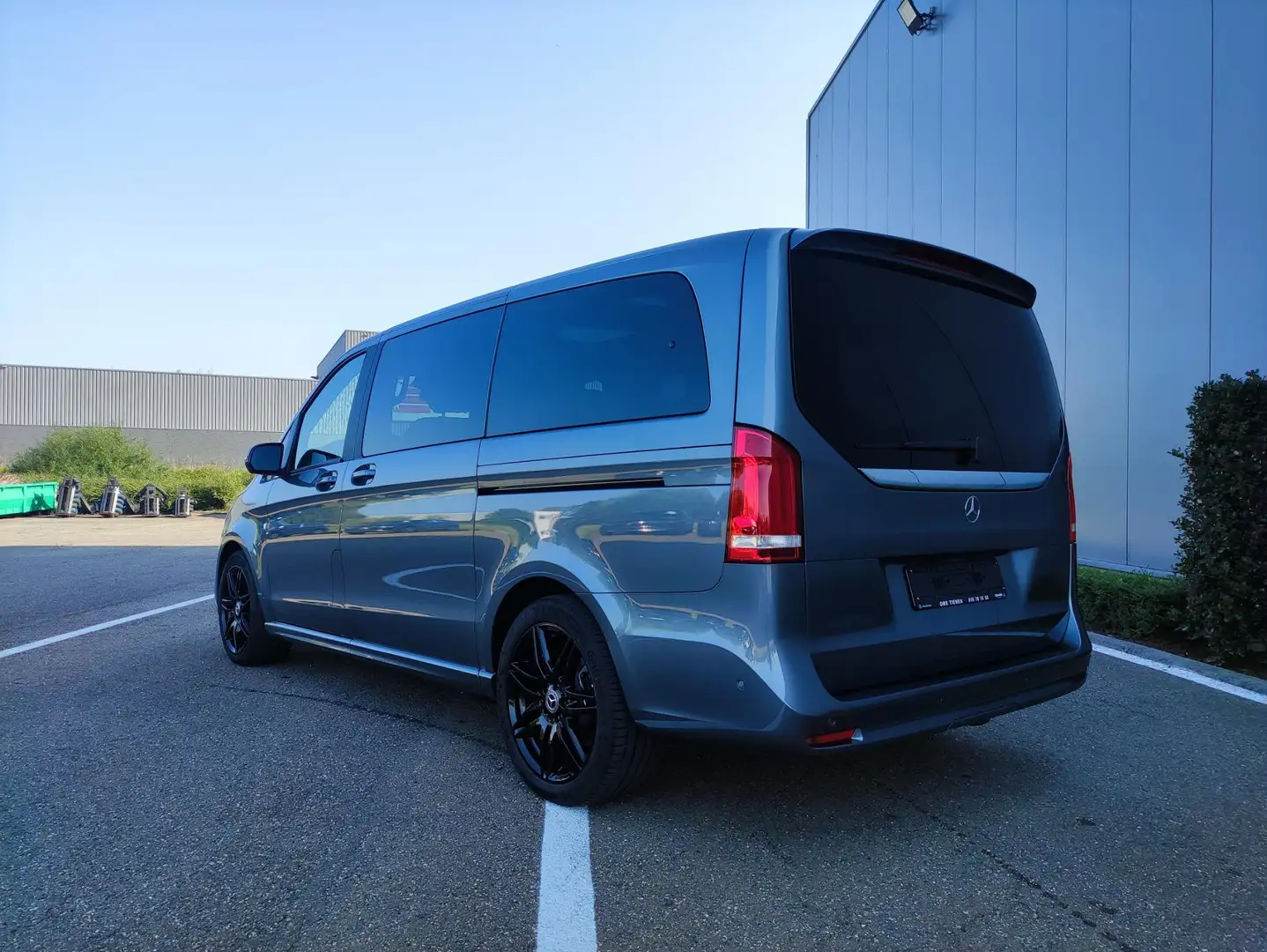 Mercedes-Benz V 300 AMG \ LICHTE VRACHT \ AIRMATIC \ PANO DAK Gris - 2