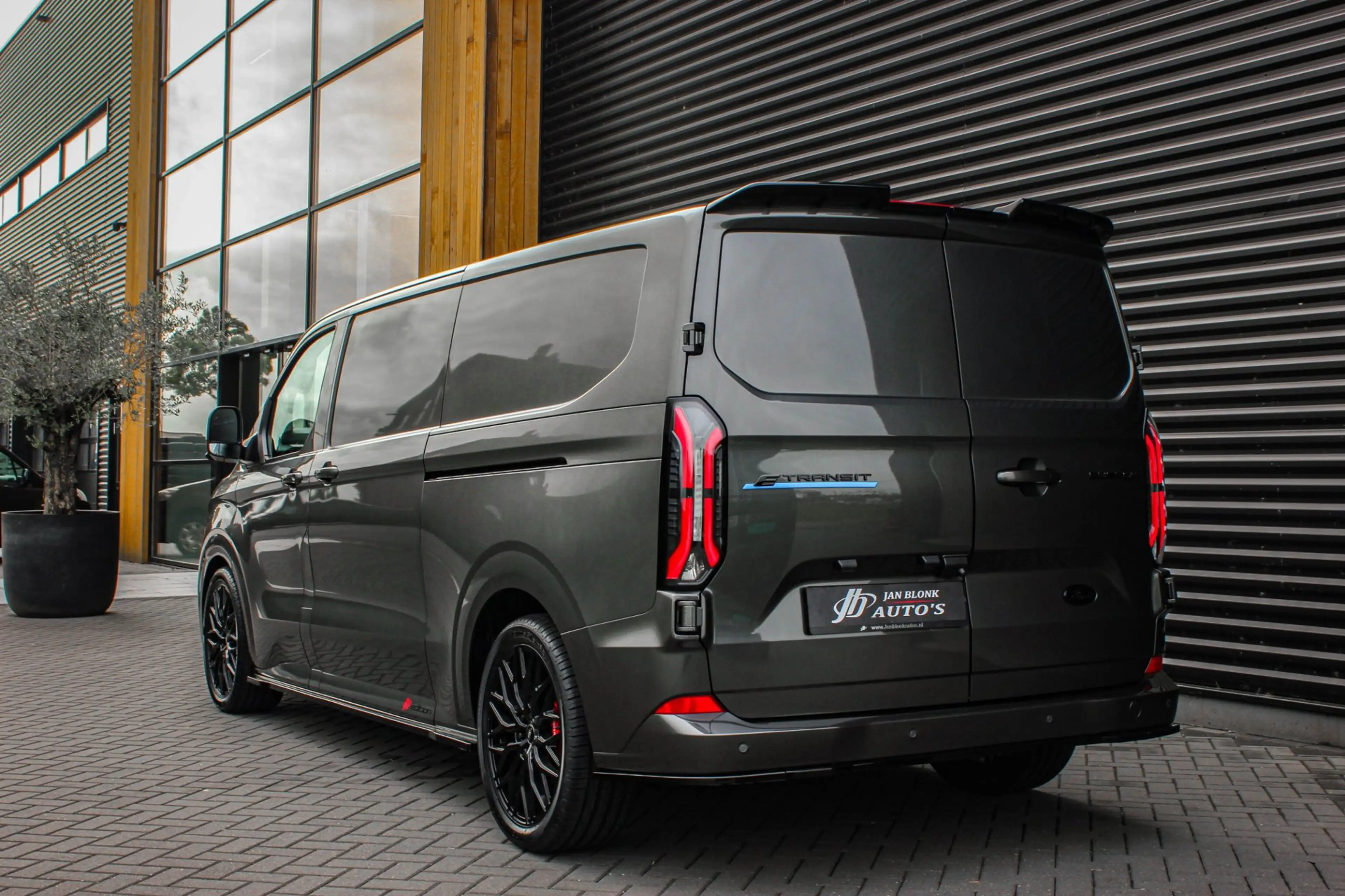 Ford E-Transit Cust. L2H1 Limited 71kWh 218PK 3-ZITS / JB-EDITON — photo 10