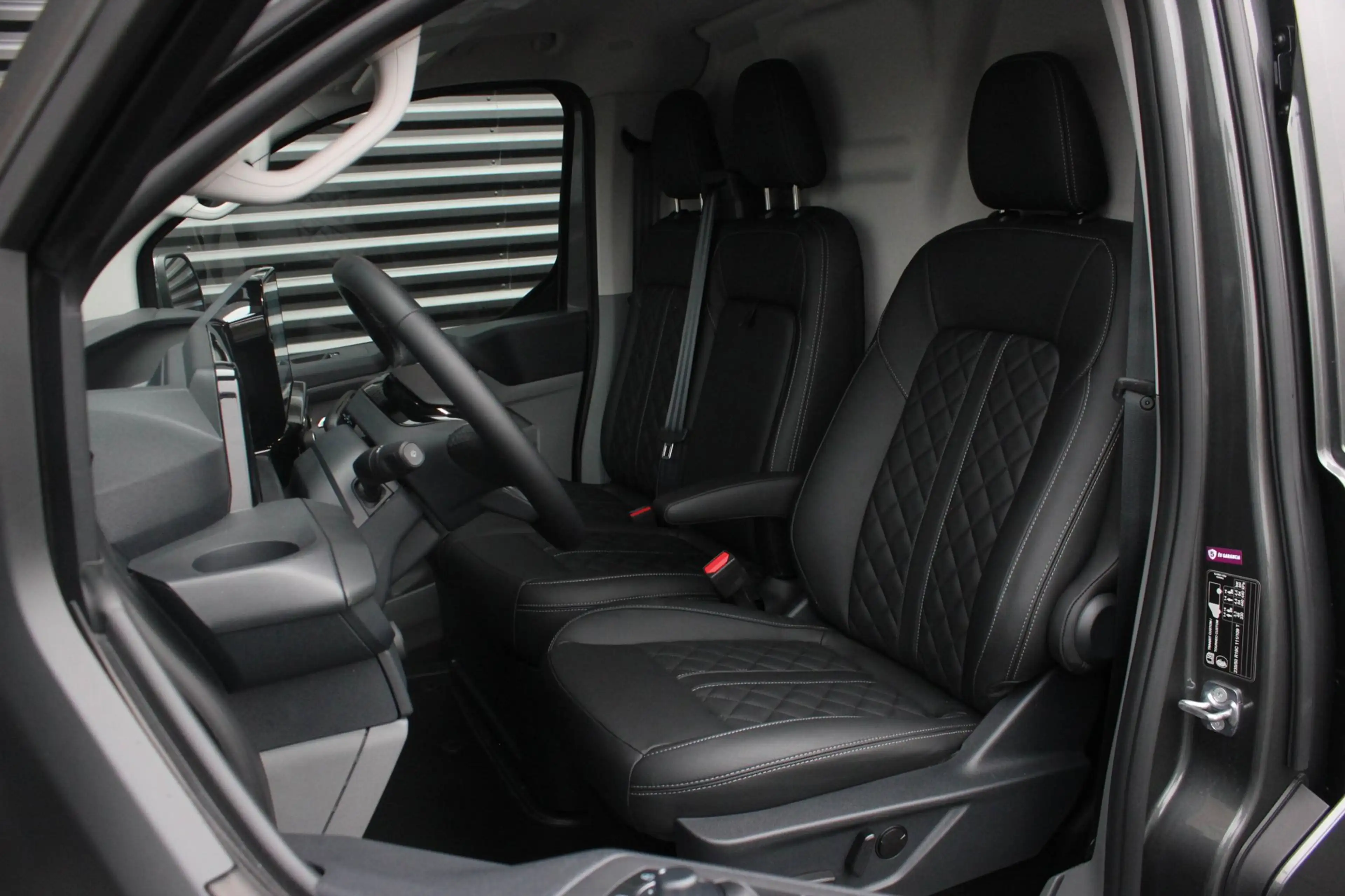 Ford E-Transit Cust. L2H1 Limited 71kWh 218PK 3-ZITS / JB-EDITON — photo 25
