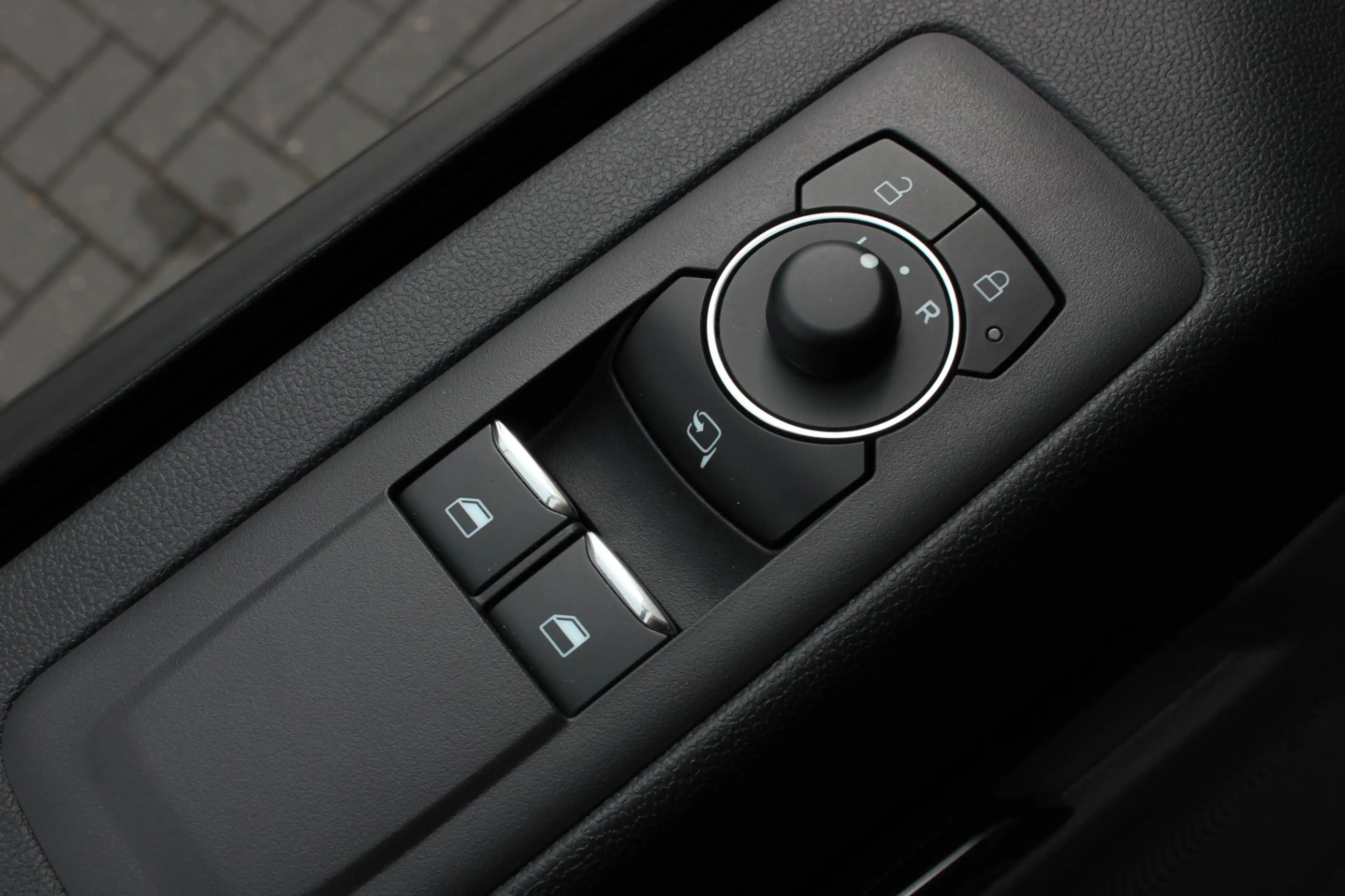 Ford E-Transit Cust. L2H1 Limited 71kWh 218PK 3-ZITS / JB-EDITON — photo 15