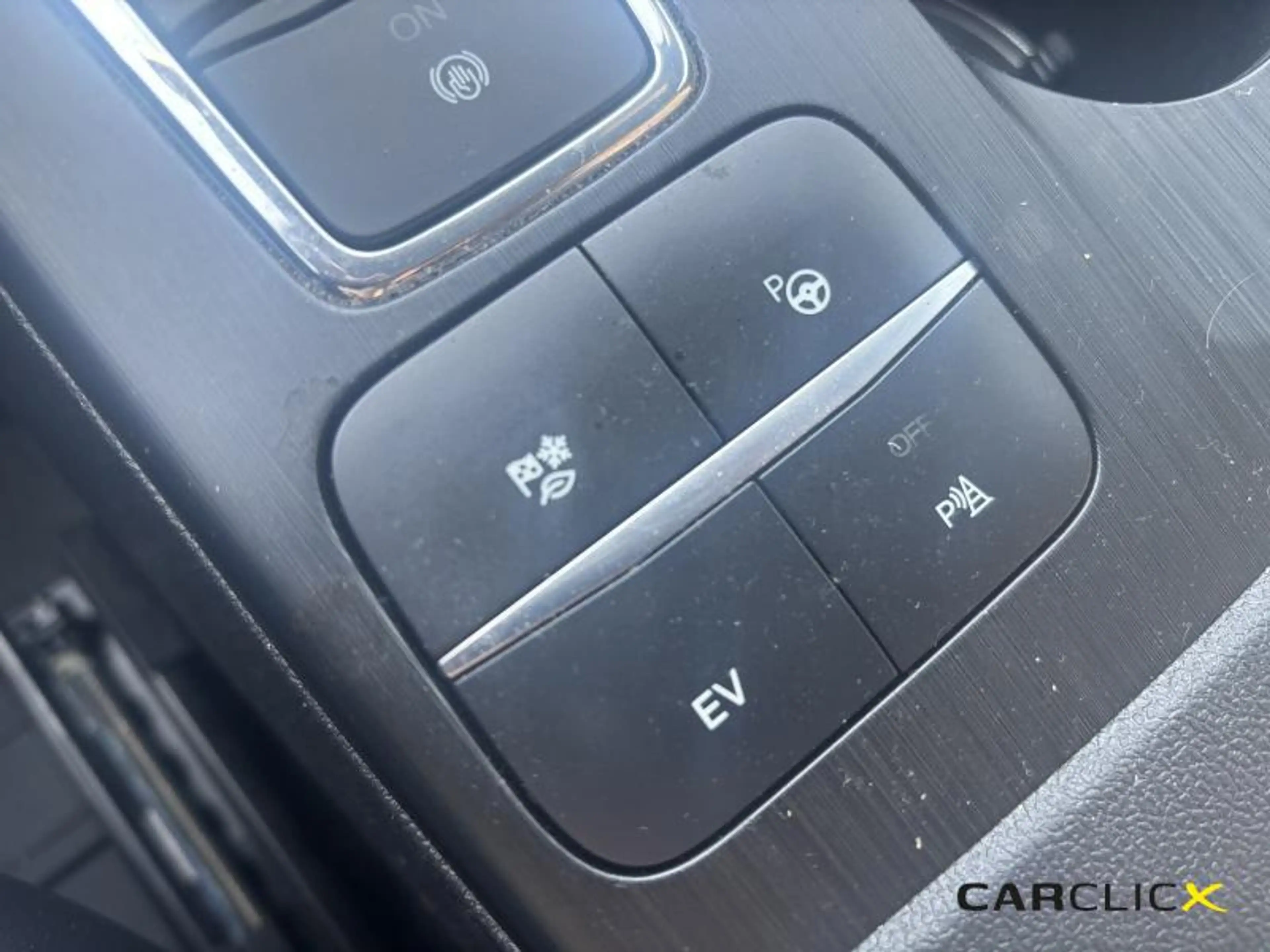 Ford Kuga ST-Line X plugin Hybrid — photo 24