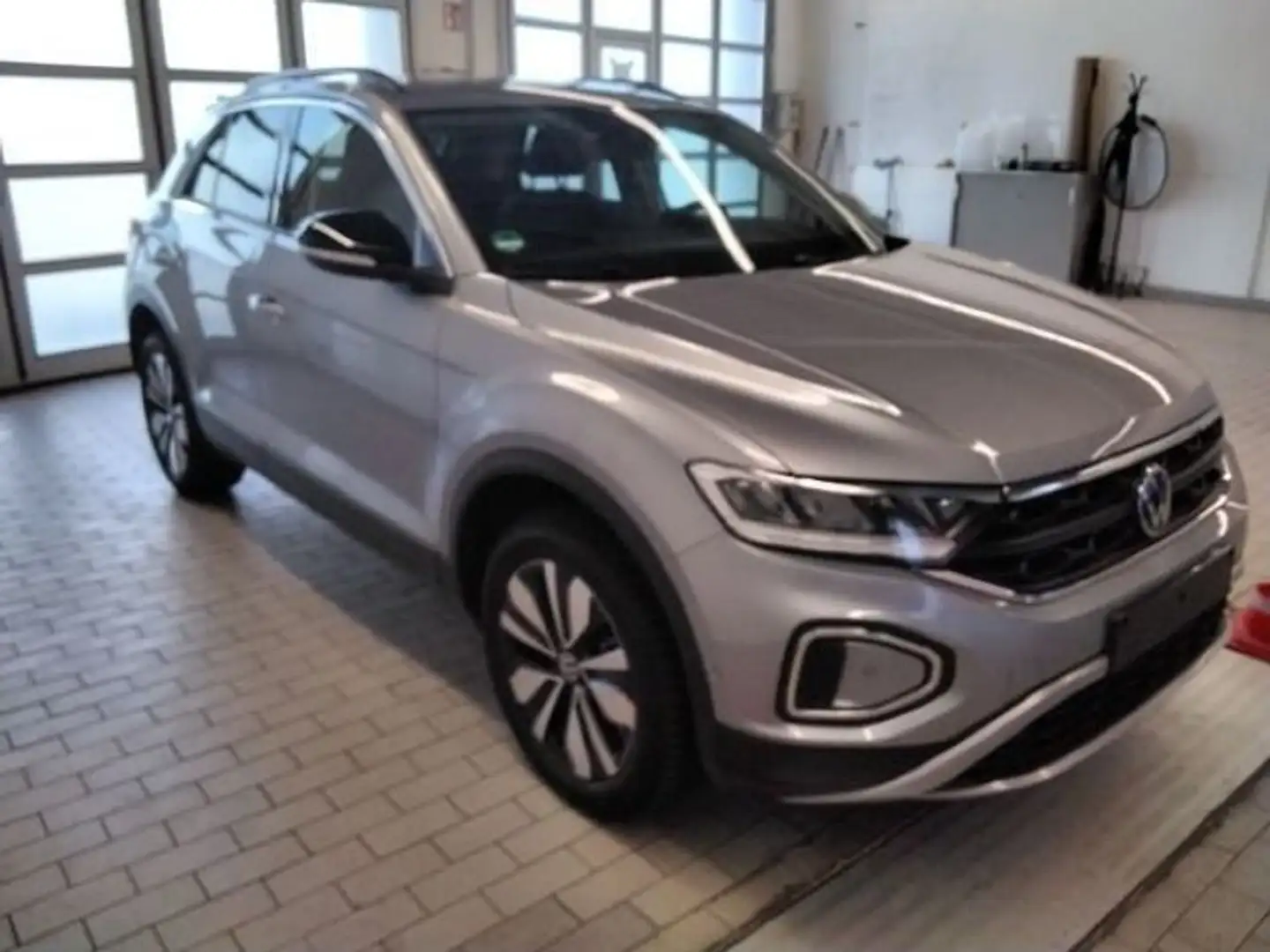 Volkswagen T-Roc 1.0 TSI GOAL 5JG+LED+NAVI+STDHZG+ACC+DAB Silber - 2