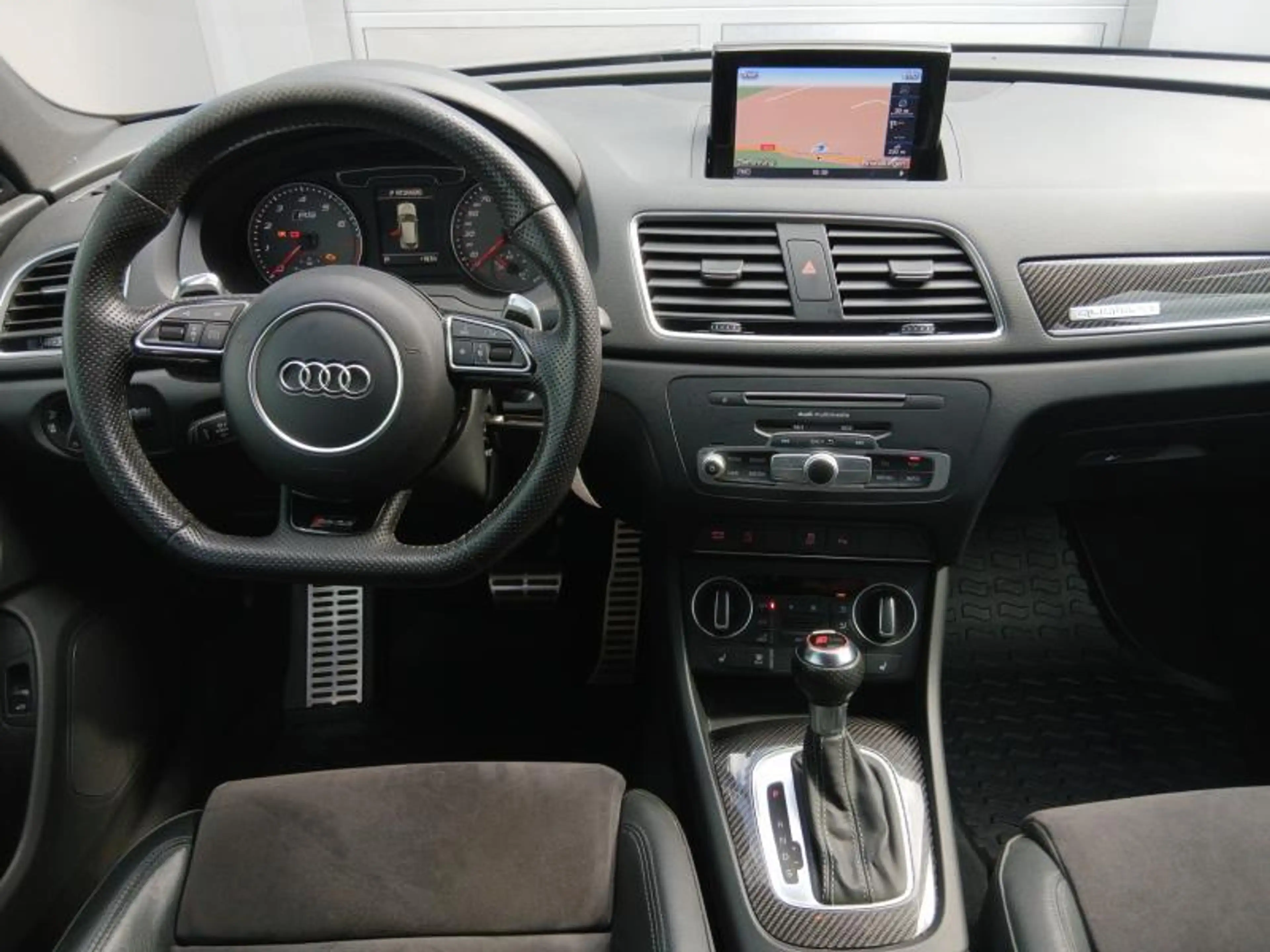 Audi RS Q3 2.5 TFSI quattro s-tronic — photo 8