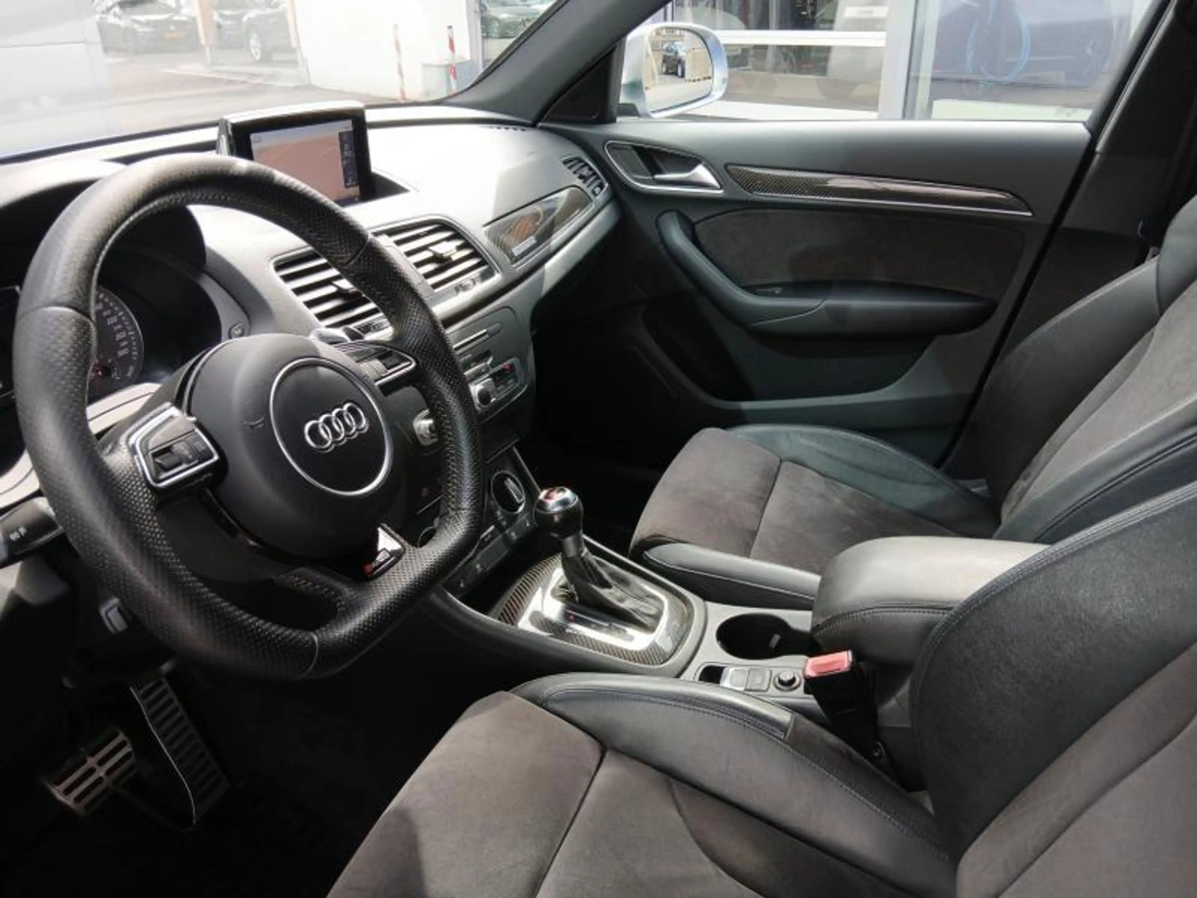 Audi RS Q3 2.5 TFSI quattro s-tronic — photo 9