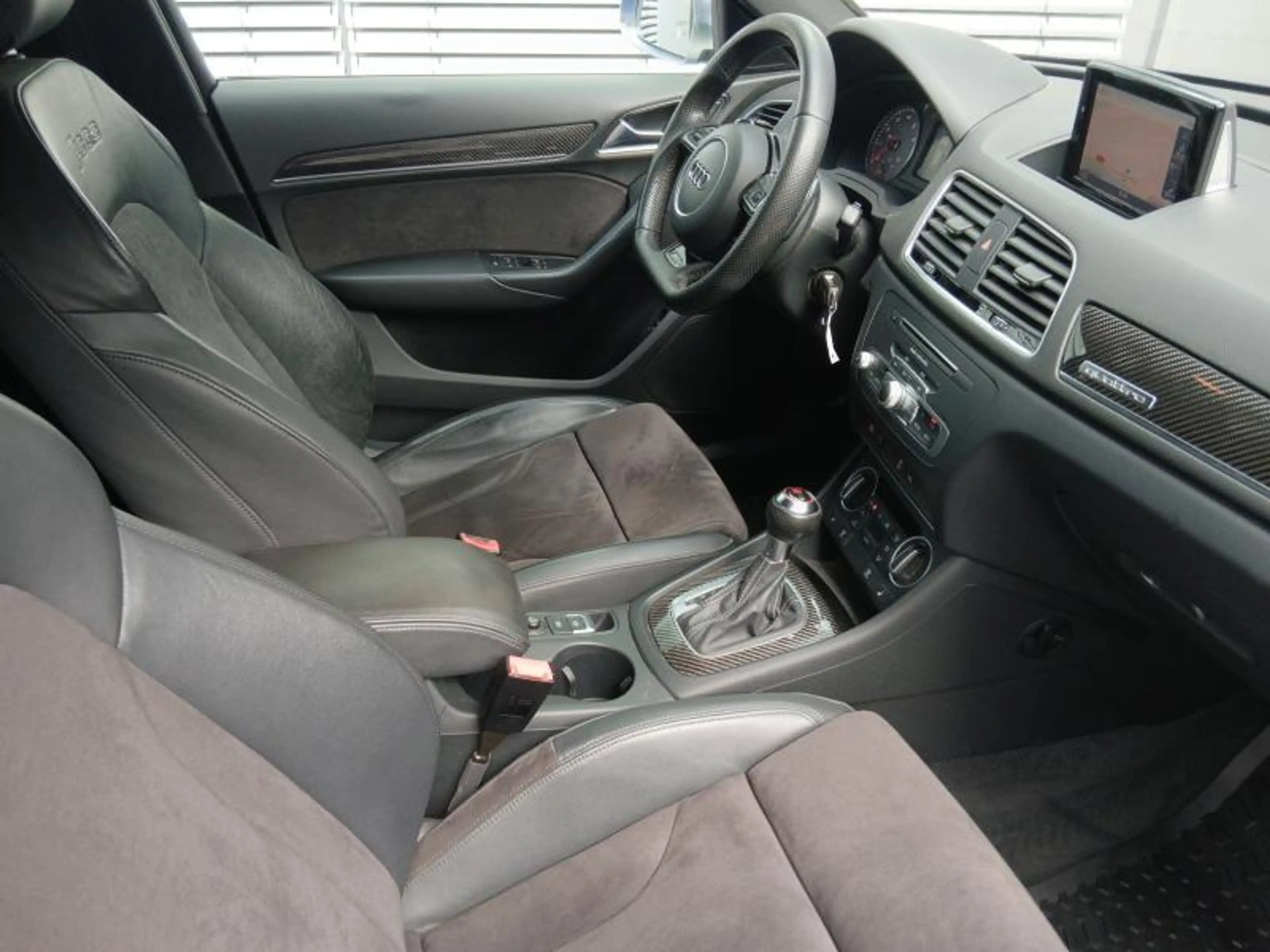 Audi RS Q3 2.5 TFSI quattro s-tronic — photo 10