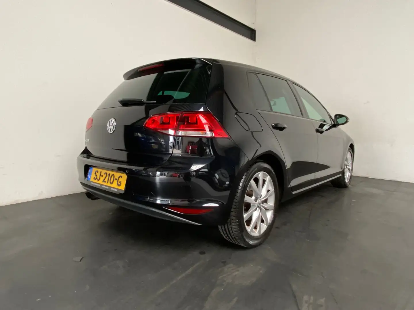 Volkswagen Golf 1.4 TSI Highline Black - 2