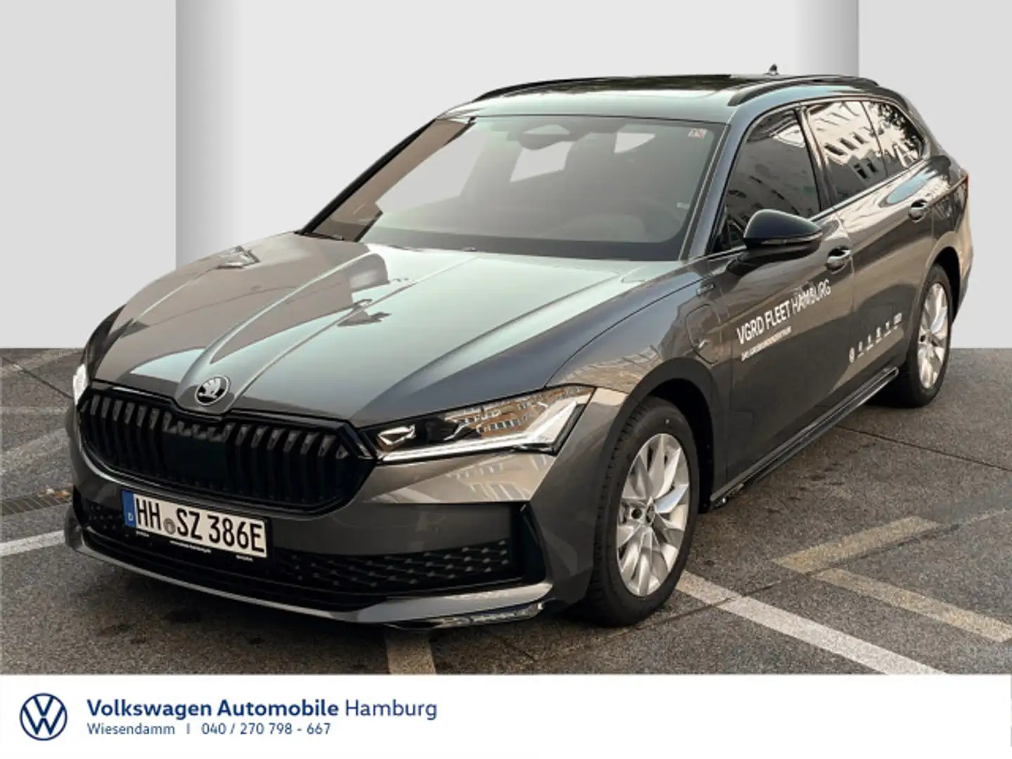 Skoda Superb 1.5 TSI iV DSG Sportline Panorama Navi Grau - 1