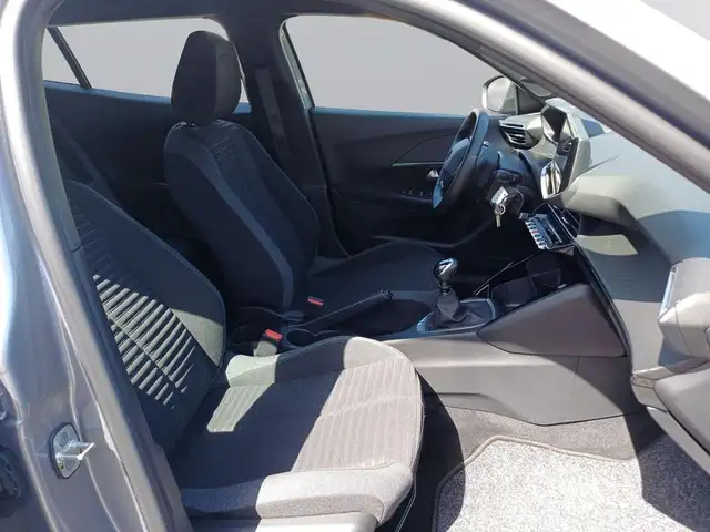Peugeot 2008 view 11