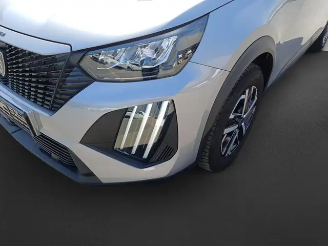 Peugeot 2008 view 9
