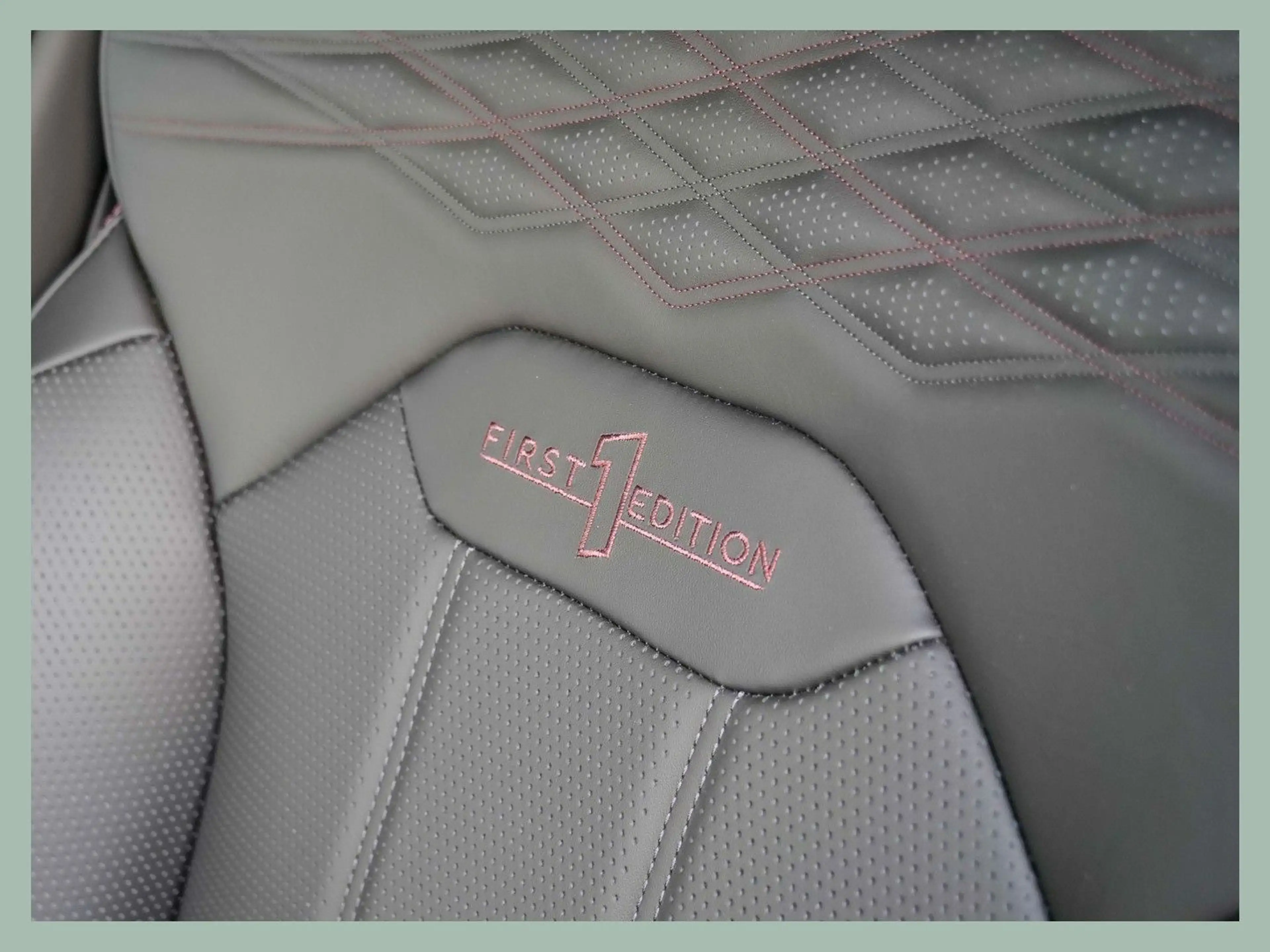 Bentley Bentayga EWB Azure V8/Airline-Seats*Naim*AHK*PPF — photo 13