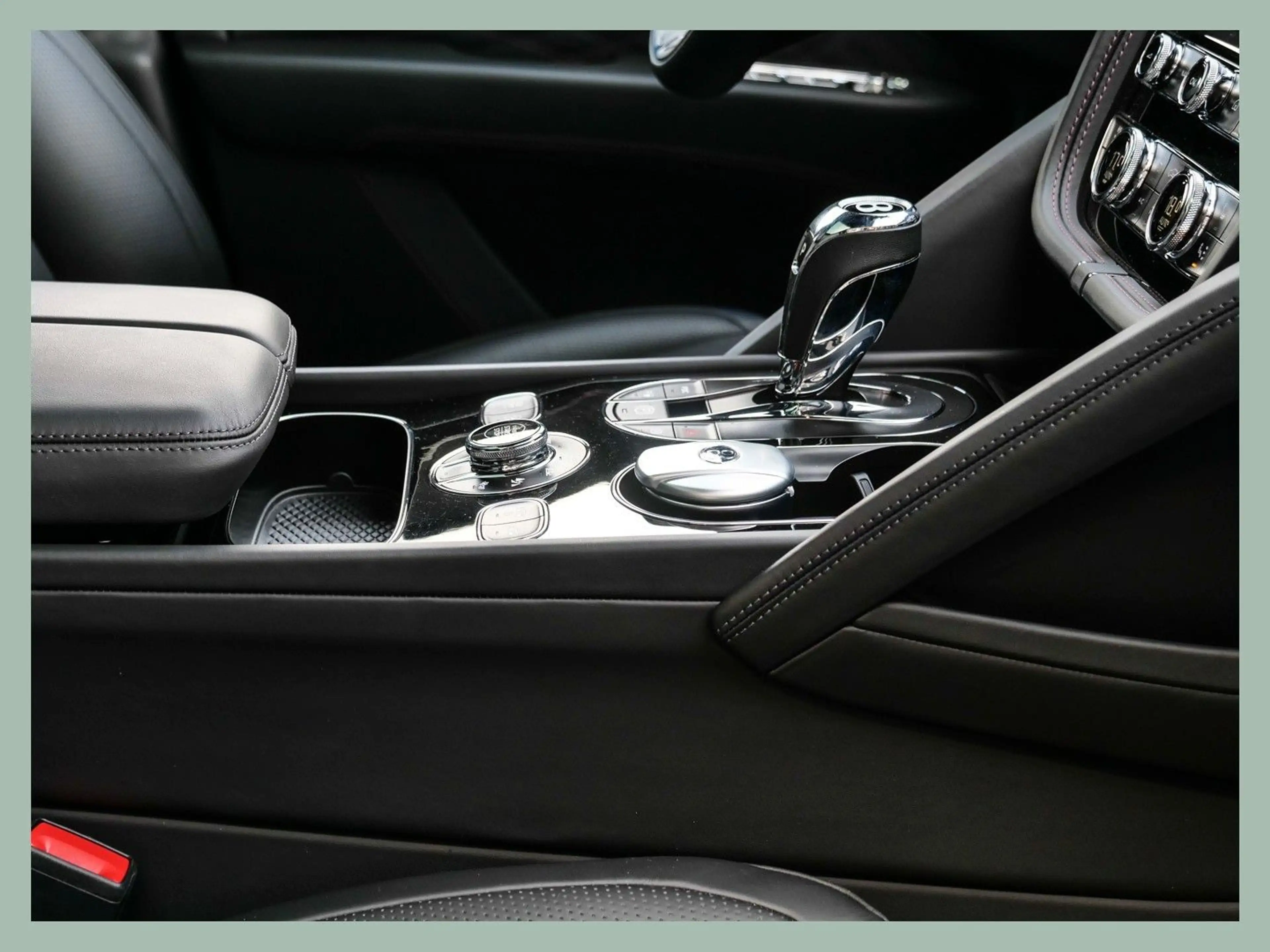 Bentley Bentayga EWB Azure V8/Airline-Seats*Naim*AHK*PPF — photo 14