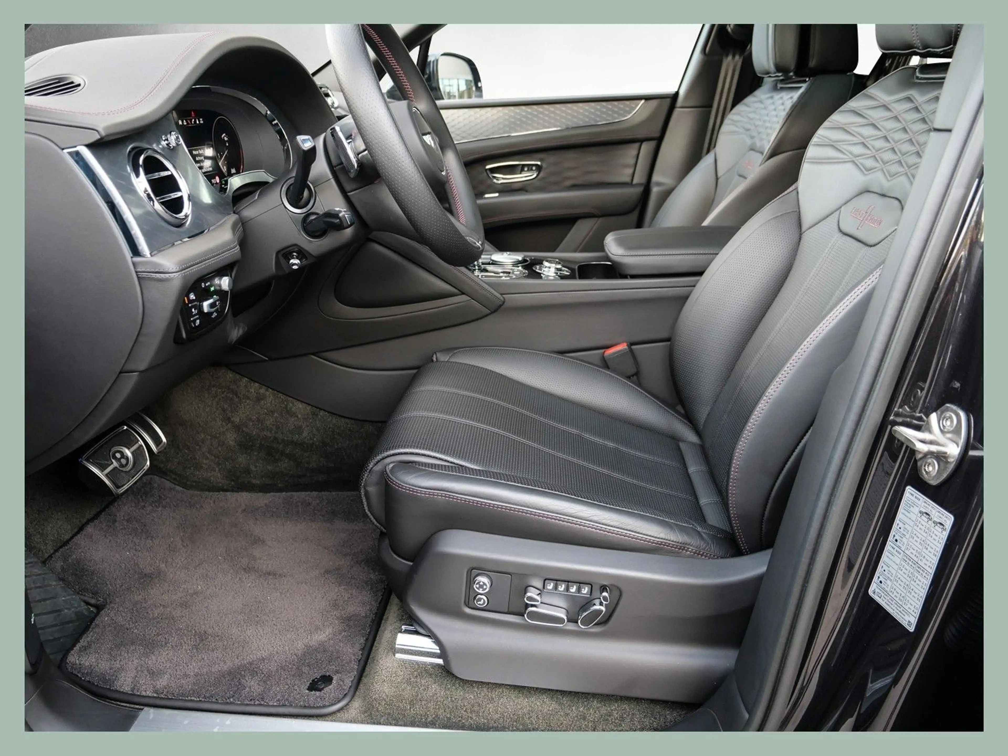 Bentley Bentayga EWB Azure V8/Airline-Seats*Naim*AHK*PPF — photo 7