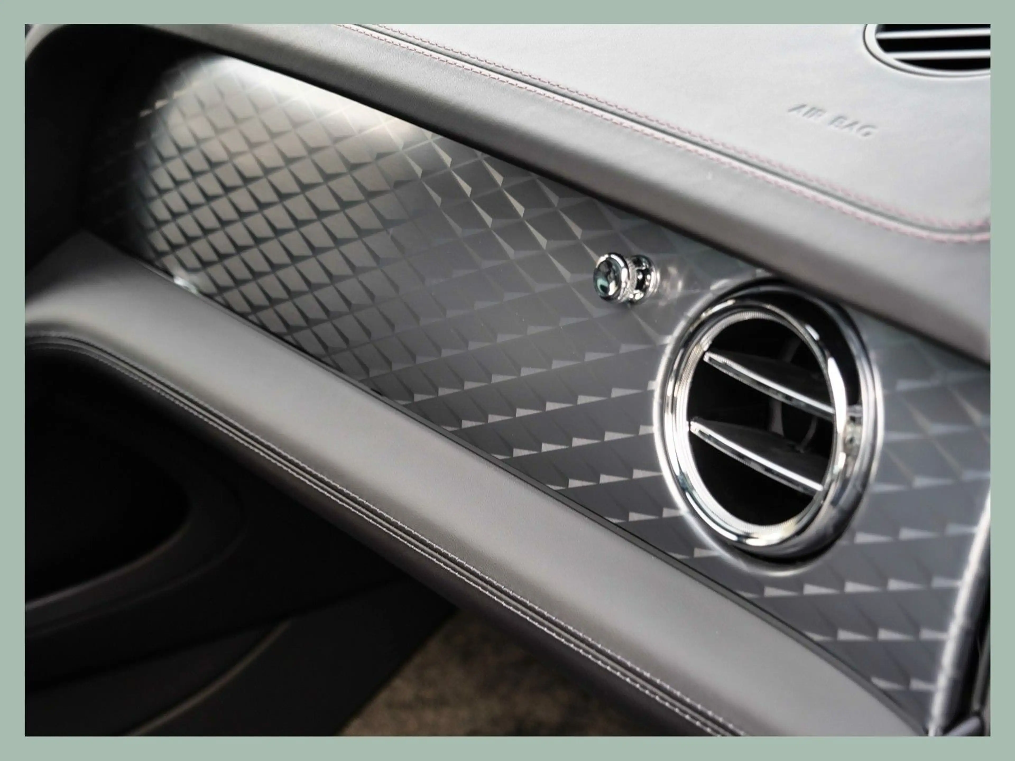 Bentley Bentayga EWB Azure V8/Airline-Seats*Naim*AHK*PPF — photo 15