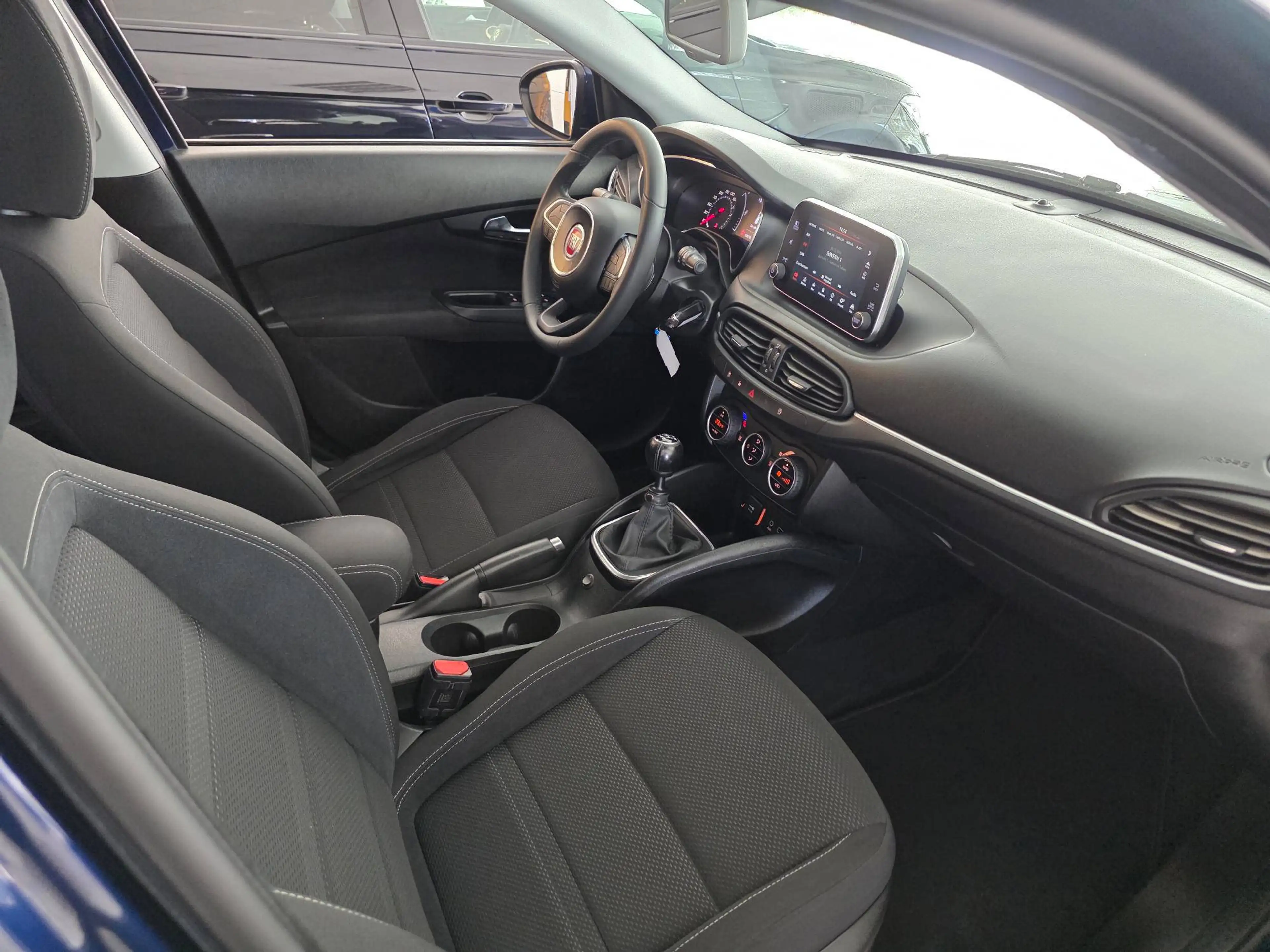 Fiat Tipo Lounge Rückfahrkamera Navi Sitzheizung — photo 9