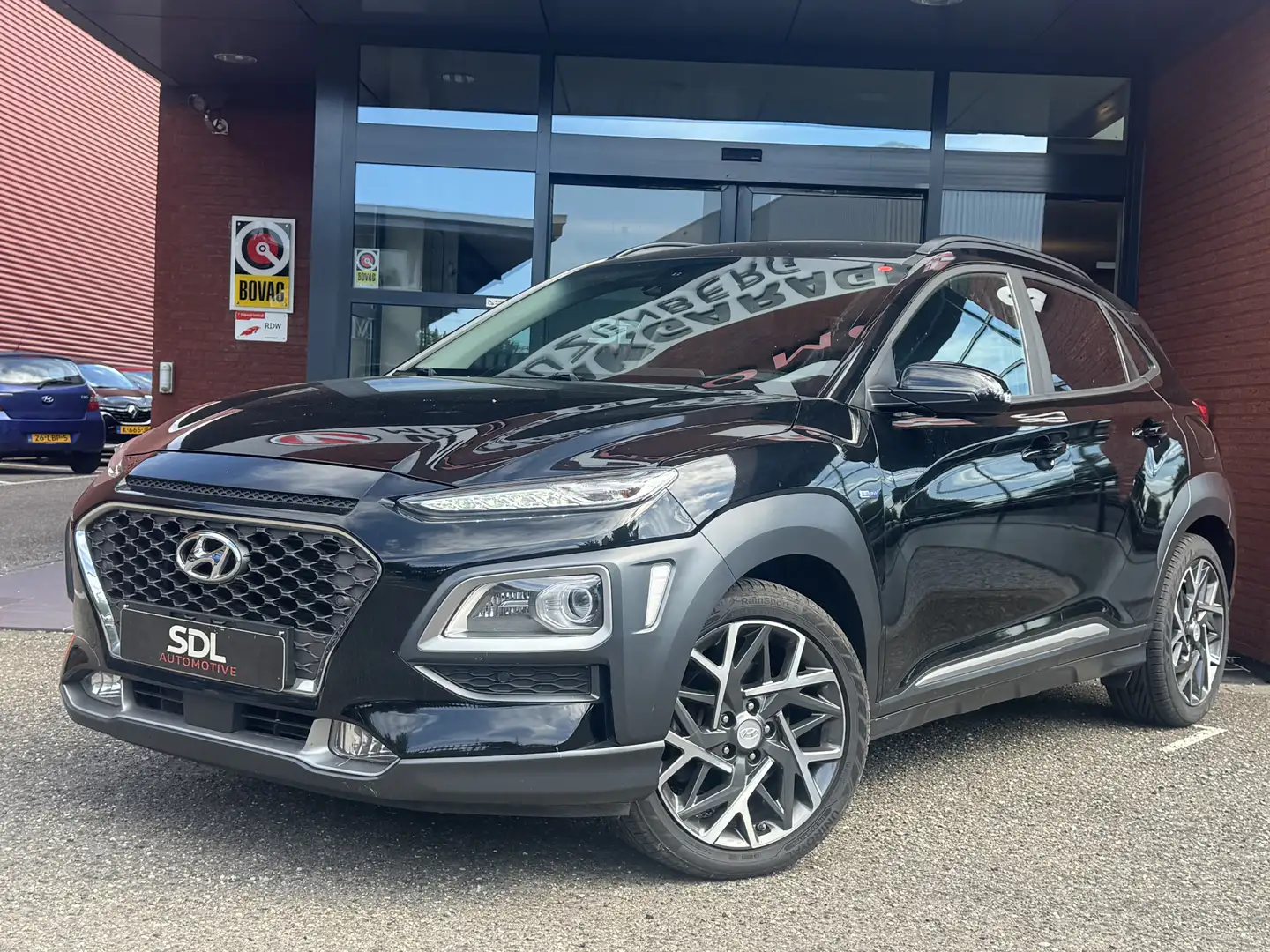 Hyundai KONA 1.6 GDI HEV Premium // NAVI // CAMERA // ADAPTIVE Zwart - 2