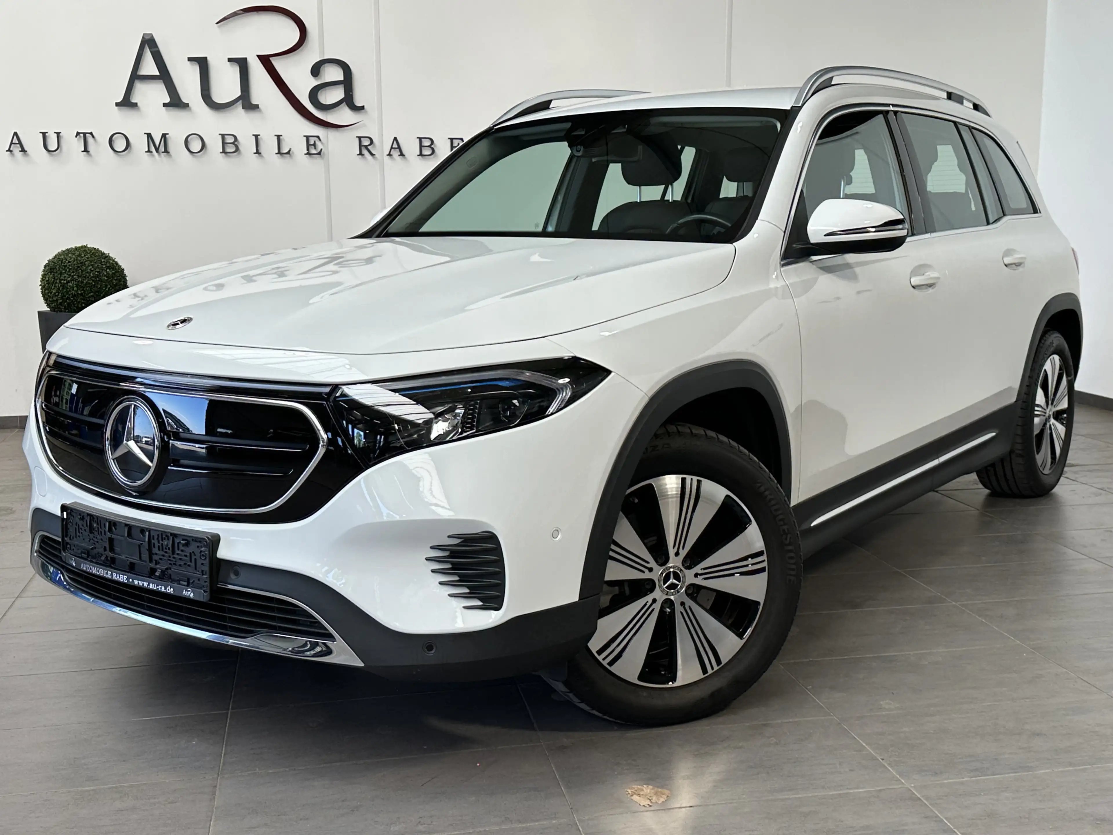 Mercedes-Benz EQB 300 Progressive 4Matic NAV+LED+KAMERA+TOTWINKEL — photo 2