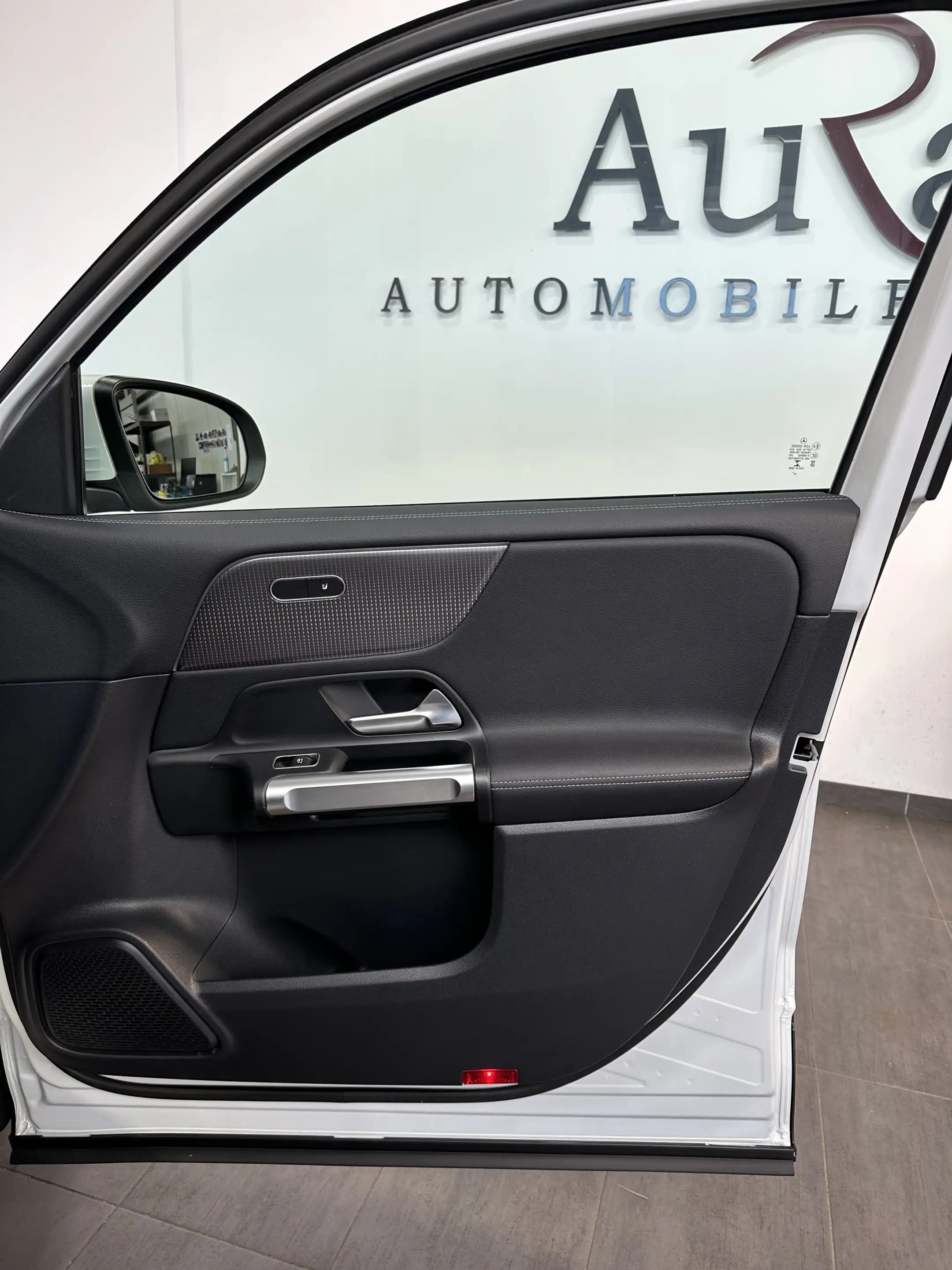 Mercedes-Benz EQB 300 Progressive 4Matic NAV+LED+KAMERA+TOTWINKEL — photo 8
