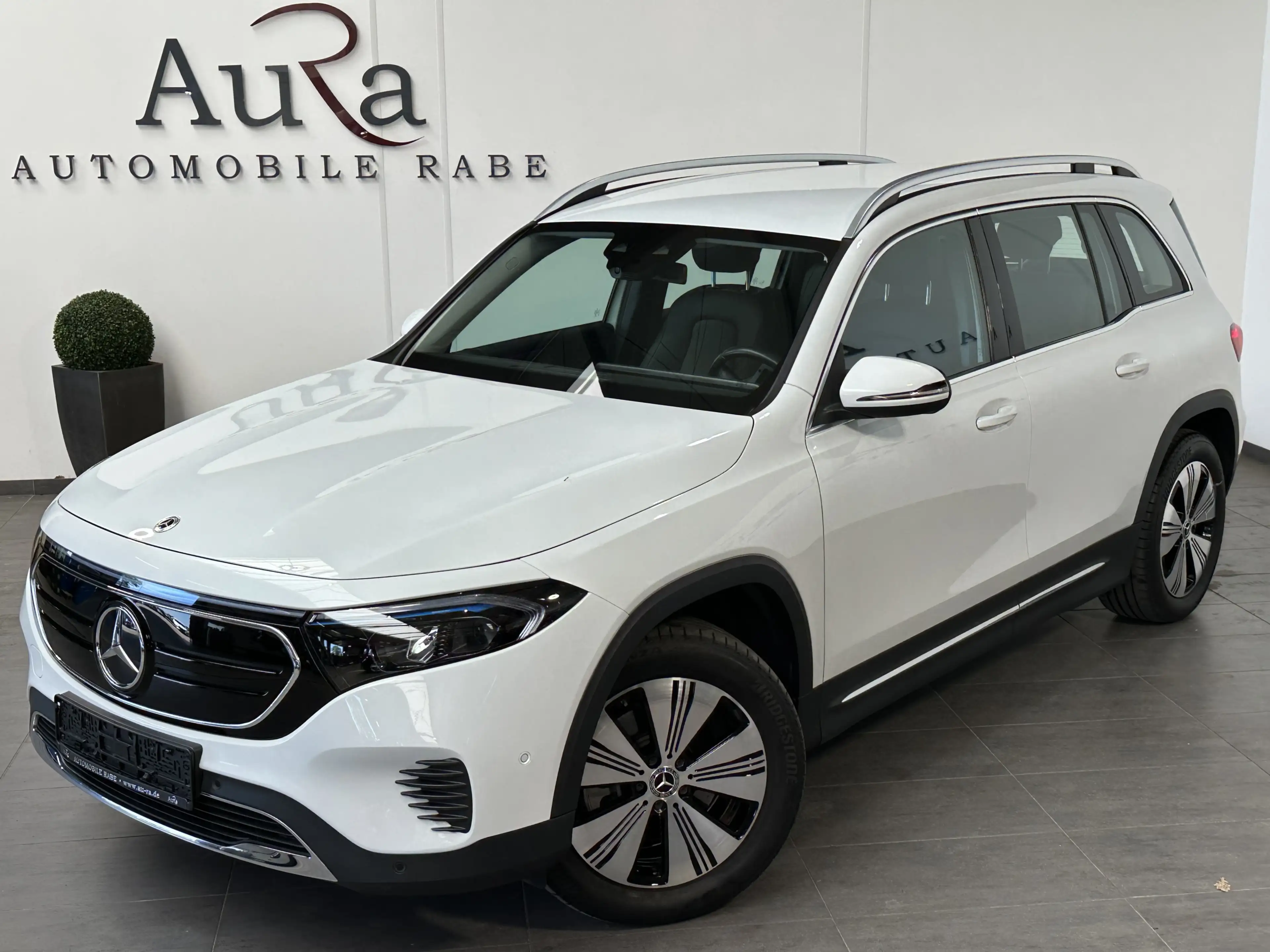 Mercedes-Benz EQB 300 Progressive 4Matic NAV+LED+KAMERA+TOTWINKEL