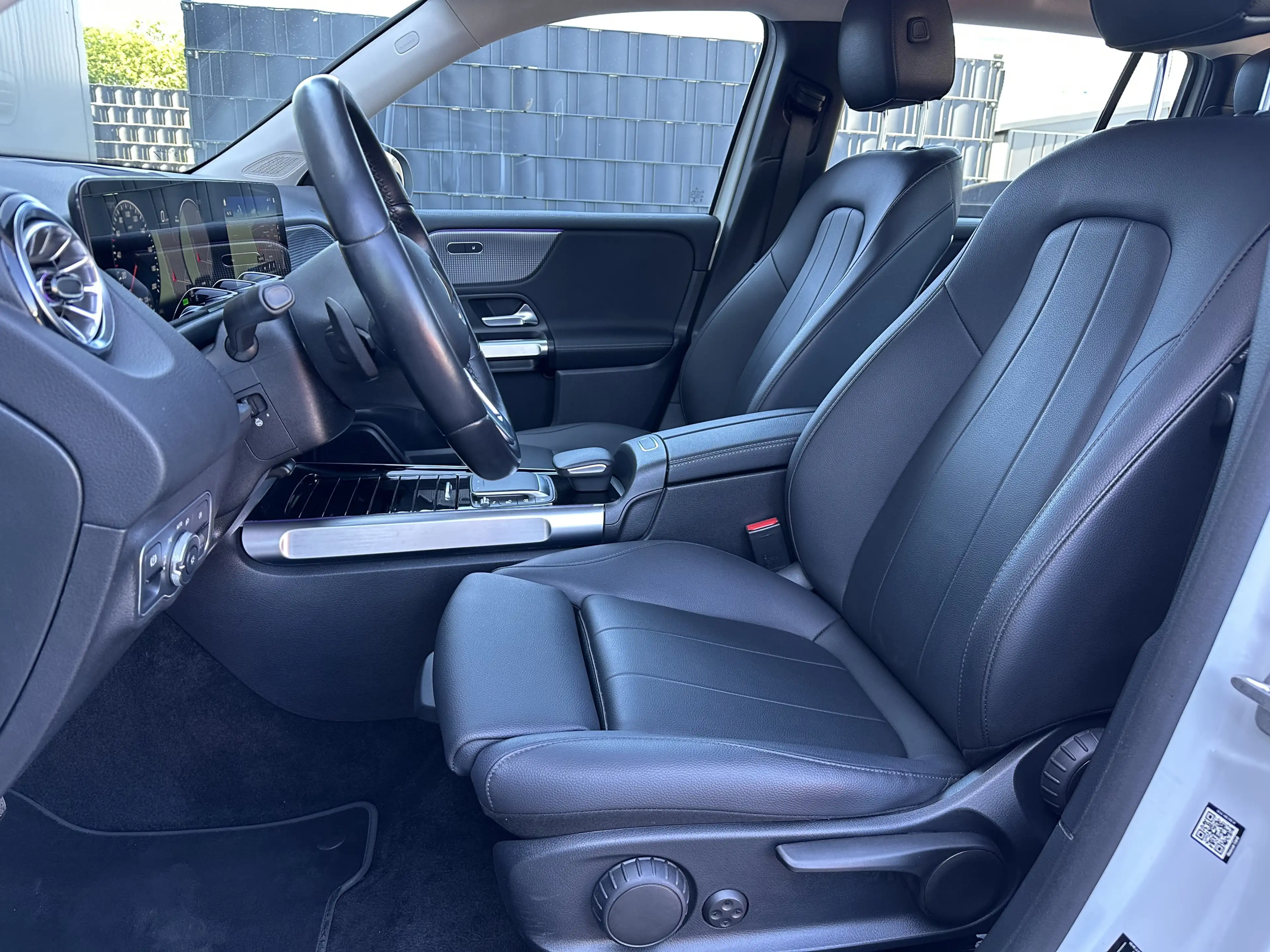 Mercedes-Benz EQB 300 Progressive 4Matic NAV+LED+KAMERA+TOTWINKEL — photo 10