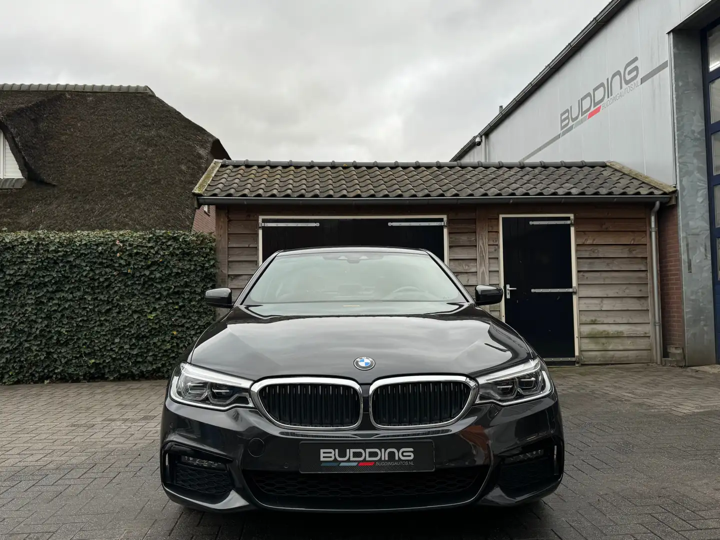 BMW 520 5-serie 520i High Executive | M-sport | Head-up Grijs - 2