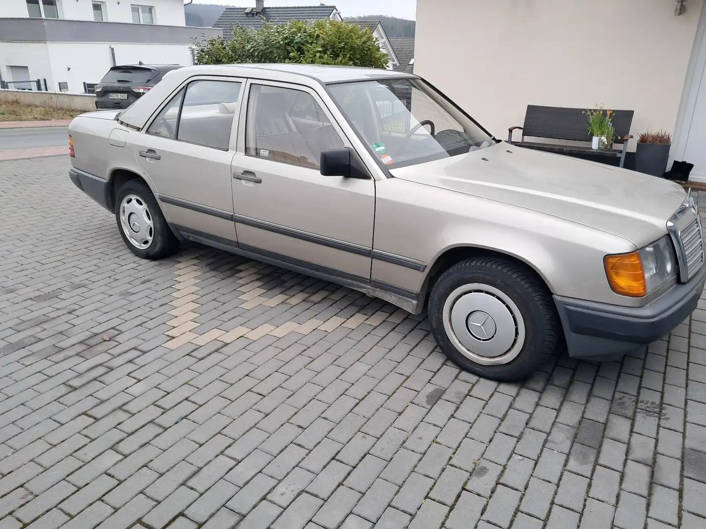 Mercedes-Benz Baureihe 124 124 - 2