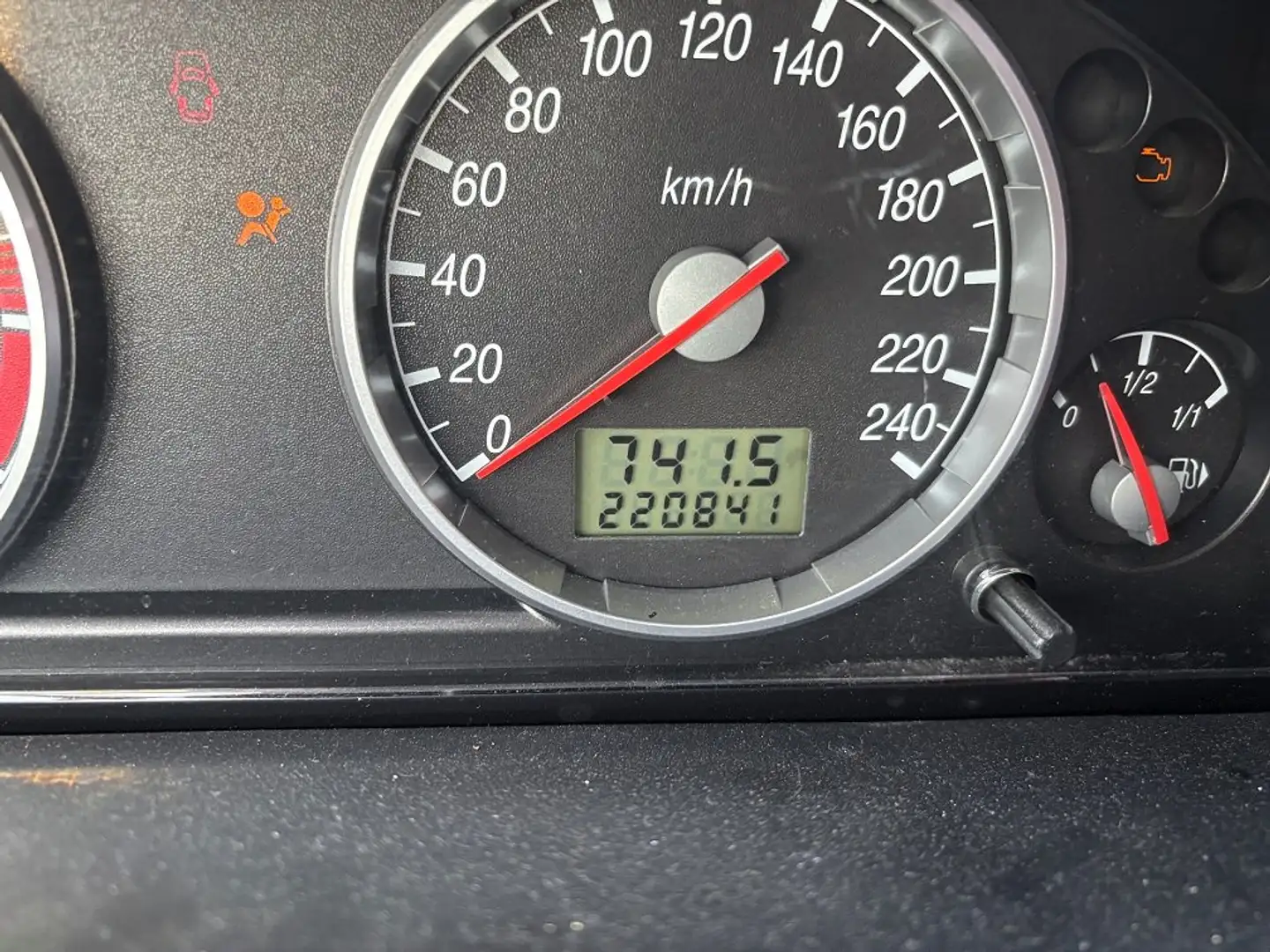 Ford Mondeo 1.8i Ghia Executive Argent - 1